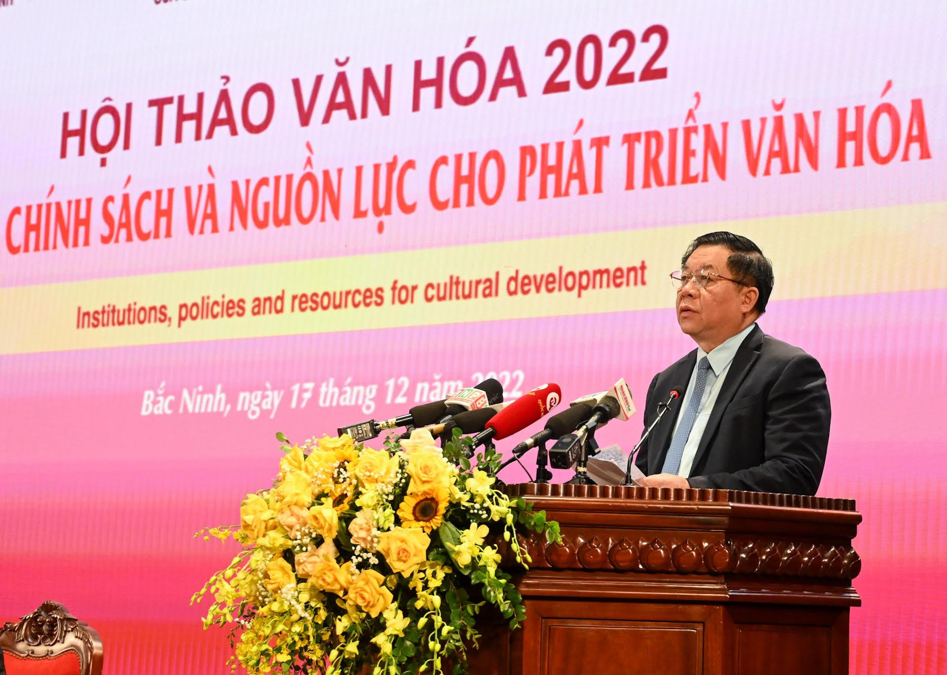 Trưởng ban Tuyên giáo Trung ương Nguyễn Trọng Nghĩa trình bày tham luận: Chủ trương, đường lối của Đảng và một số định hướng hoàn thiện thể chế, chính sách, phát huy nguồn lực xây dựng nền văn hoá Việt Nam “dân tộc, dân chủ, nhân văn và khoa học”.