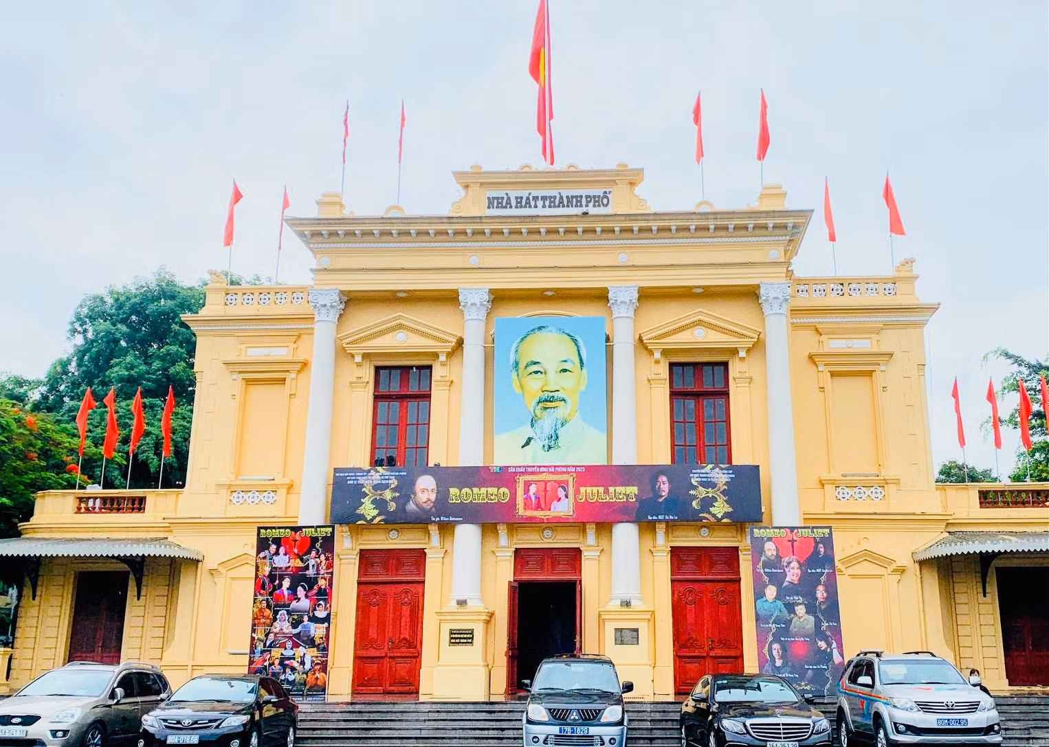 Các chương trình nghệ thuật đã giúp Nhà hát thành phố Hải Phòng sáng đèn các đêm cuối tuần.