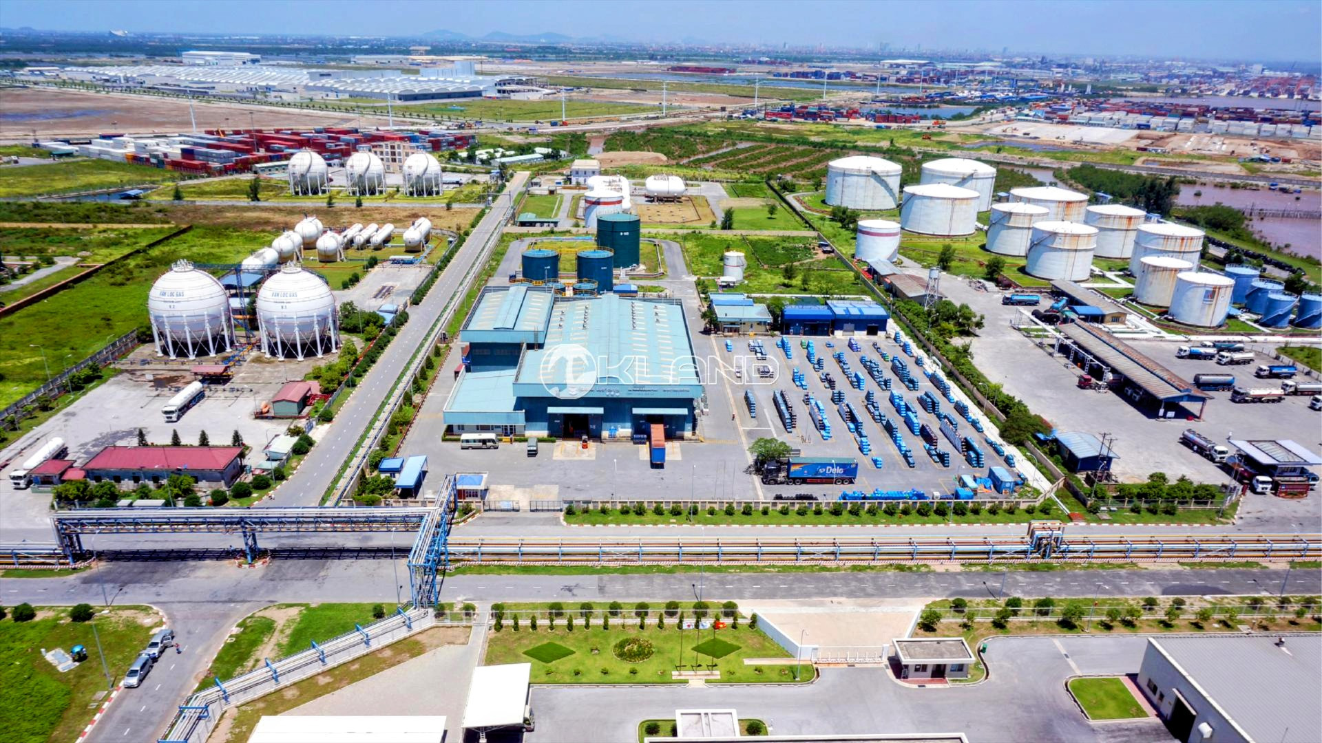 Khu công nghiệp DEEP-C Hải Phòng trong tiến trình xây dựng Khu công nghiệp sinh thái. Khu công nghiệp DEEP-C Hải Phòng trong tiến trình xây dựng Khu công nghiệp sinh thái.