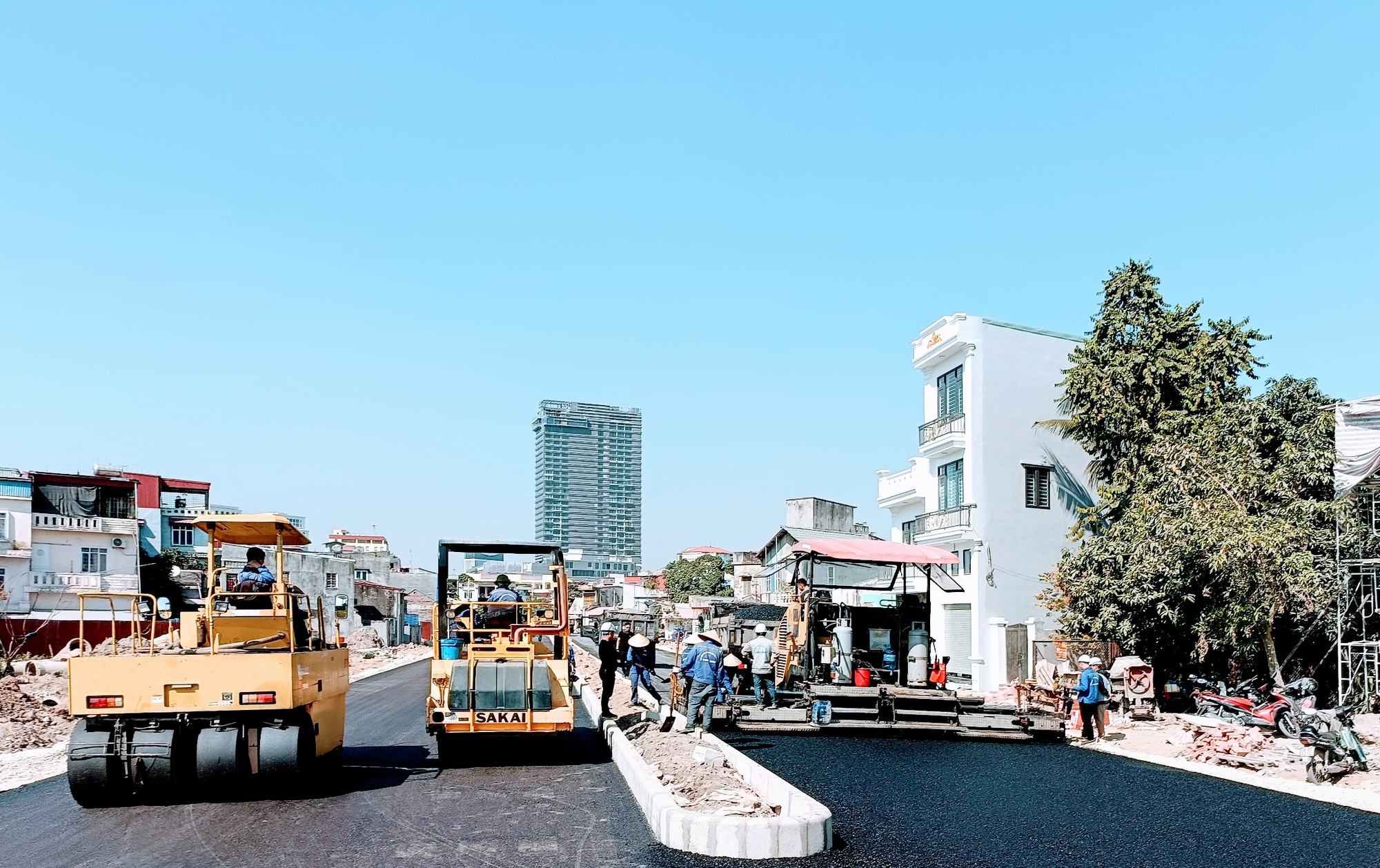 Các tuyến đường nội đô Hải Phòng cũng không ngừng được mở rộng, nâng cấp.