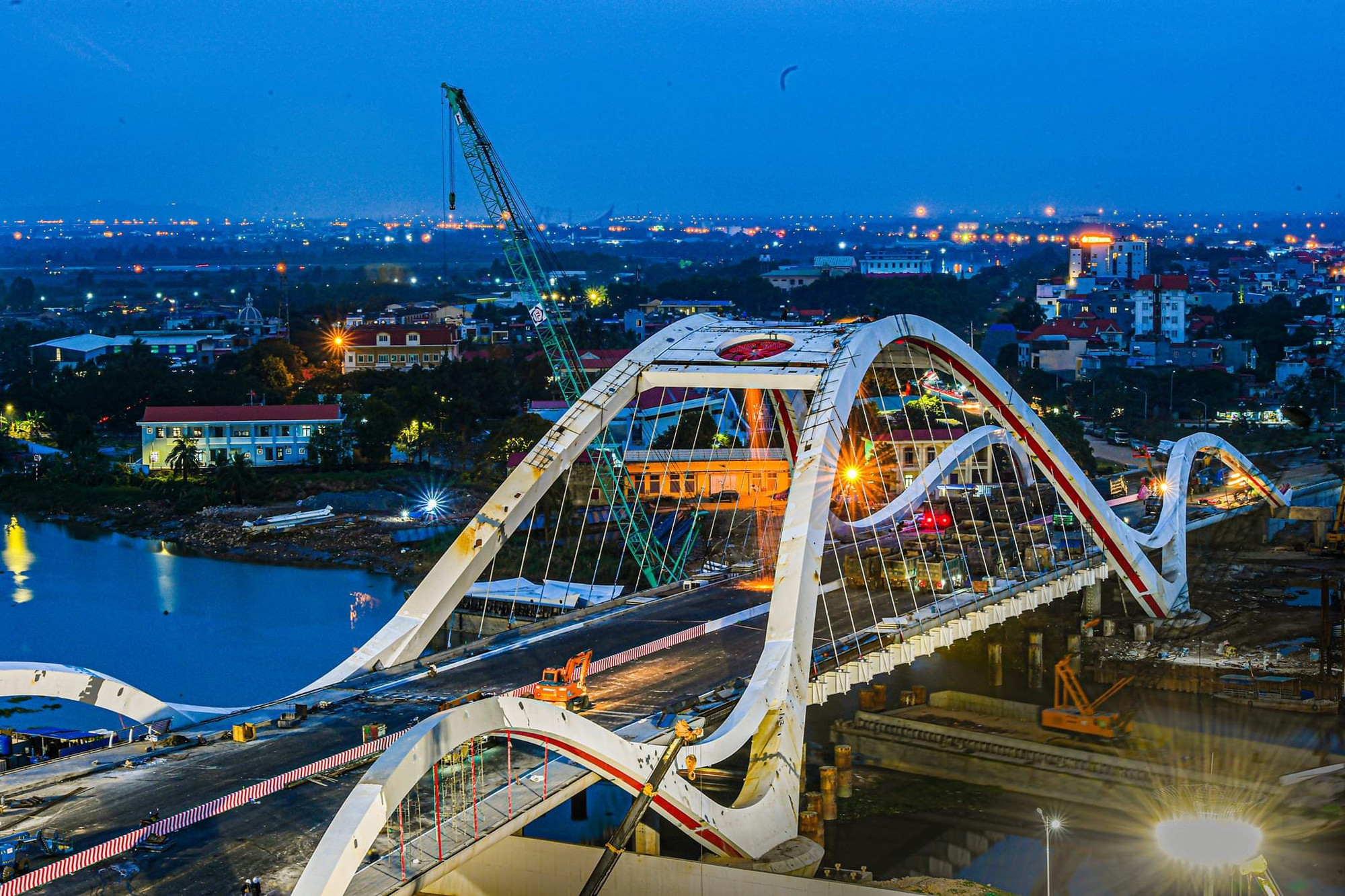 Hạ tầng giao thông của thành phố được tập trung đầu tư hiện đại hóa, tăng kết nối với các khu công nghiệp, cảng biển.