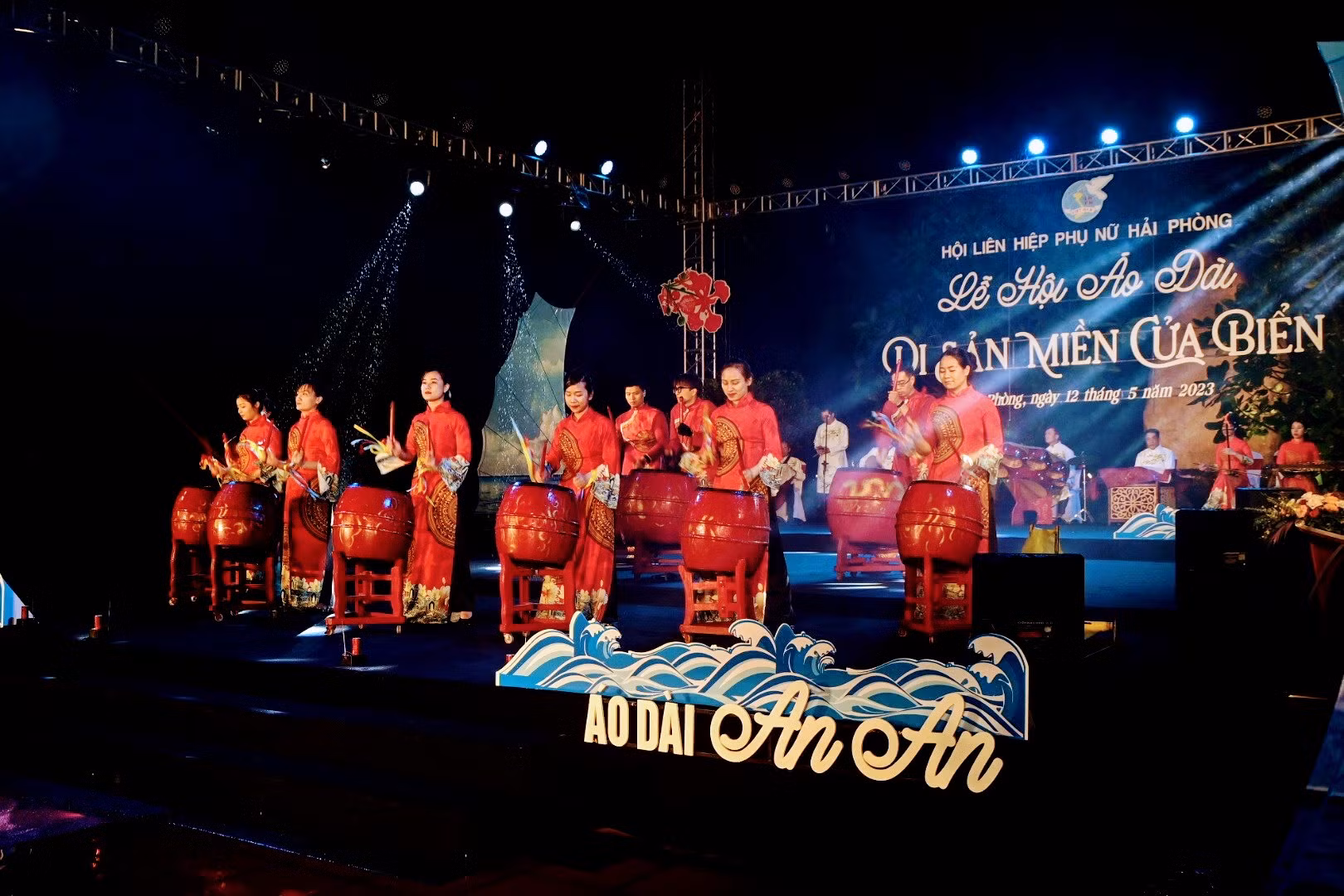 Biểu diễn nhạc cụ dân tộc trong lễ hội. Ảnh: Cổng Thông tin điện tử thành phố Hải Phòng