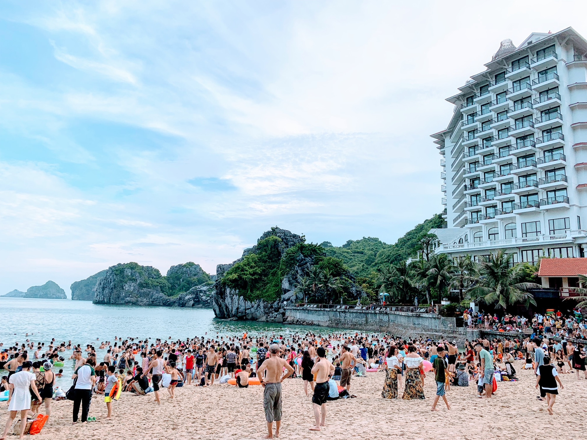 Cơ sở hạ tầng du lịch tại Cát Bà đang được đầu tư nâng cấp.