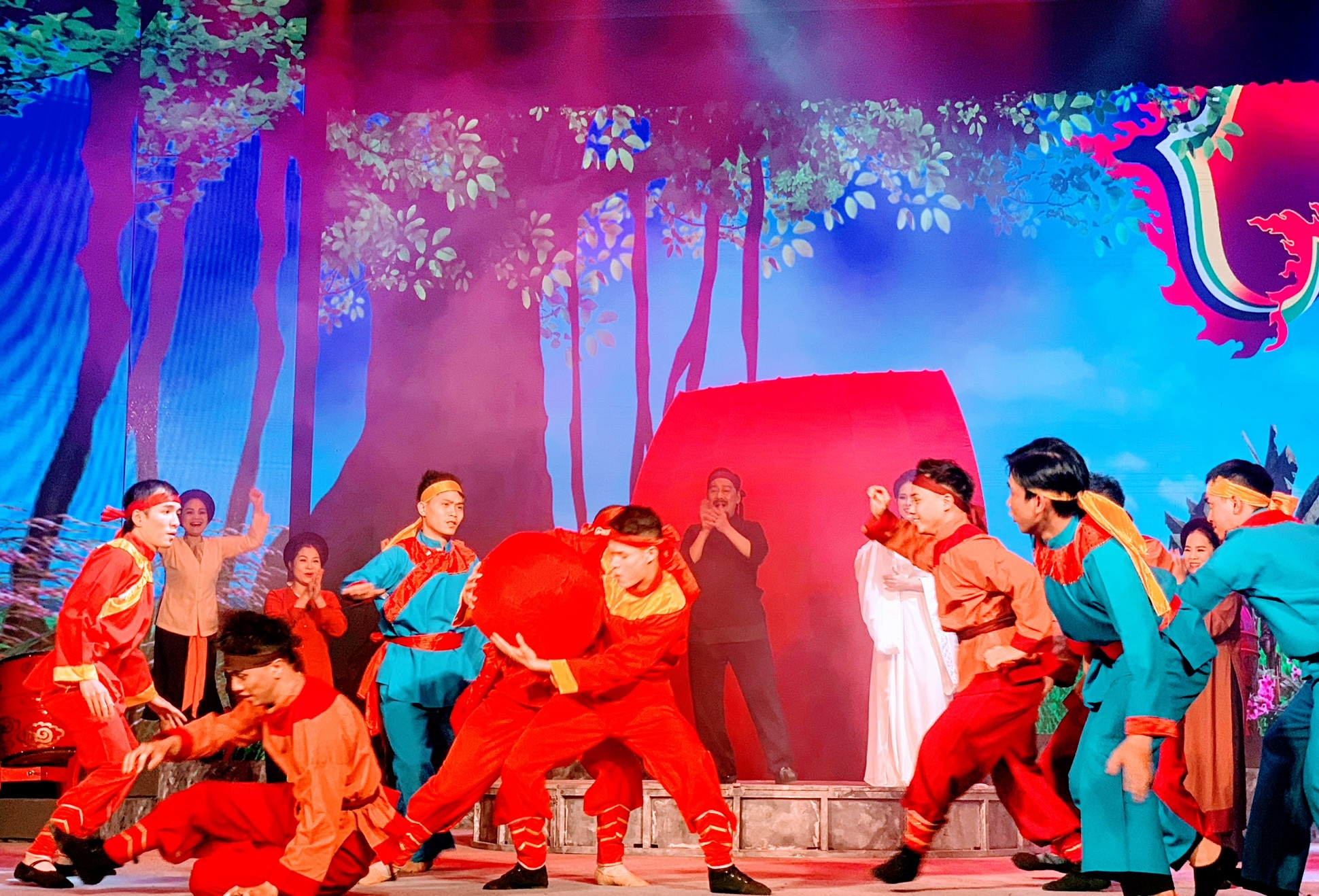 Một cảnh trong vở cải lương "Hội vật cầu" của Đoàn Cải lương Hải Phòng. Một cảnh trong vở cải lương "Hội vật cầu" của Đoàn Cải lương Hải Phòng.