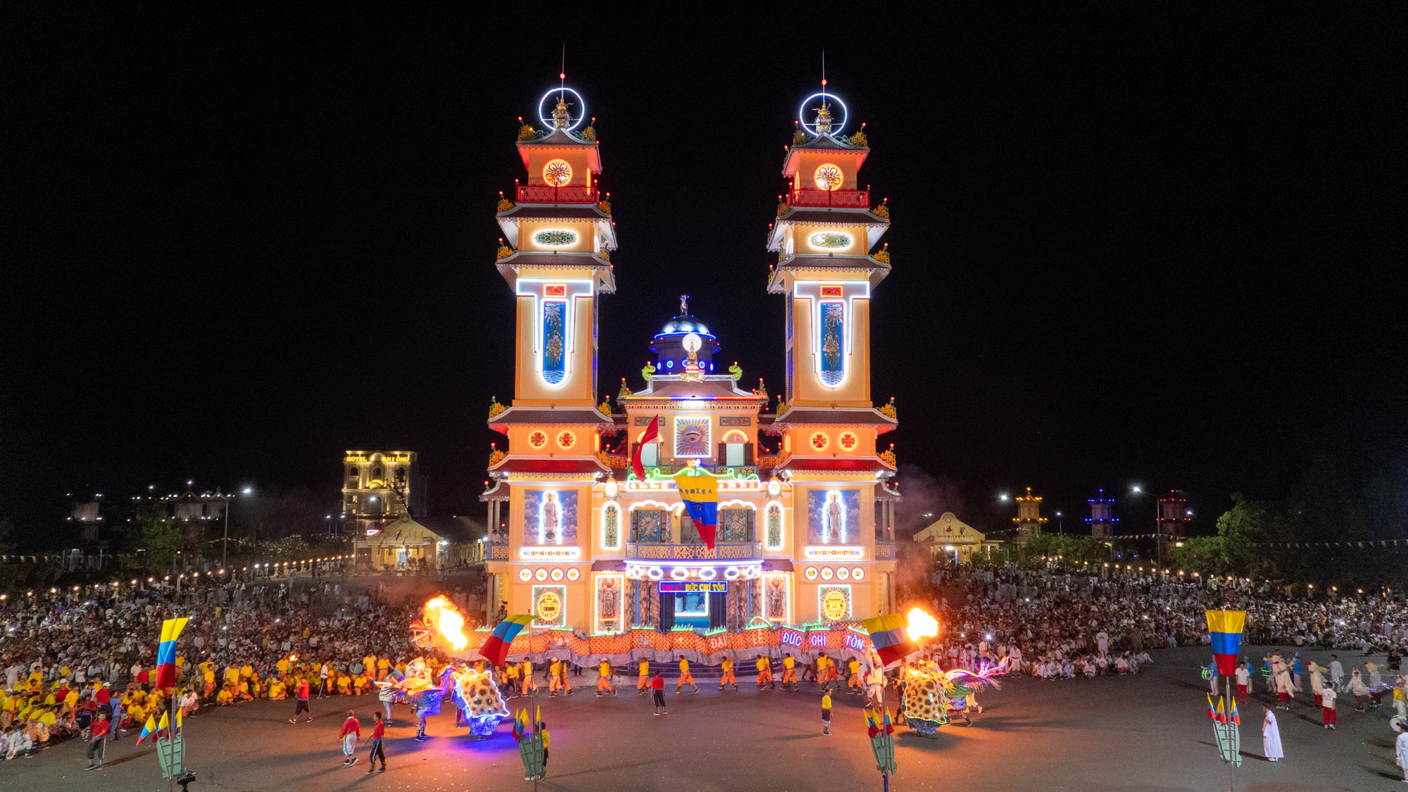 Hội Yến Diêu Trì Cung năm nay sẽ đánh dấu lịch sử 100 năm của đạo Cao Đài. Ảnh: Sun World Ba Den Mountain Hội Yến Diêu Trì Cung năm nay sẽ đánh dấu lịch sử 100 năm của đạo Cao Đài. Ảnh: Sun World Ba Den Mountain