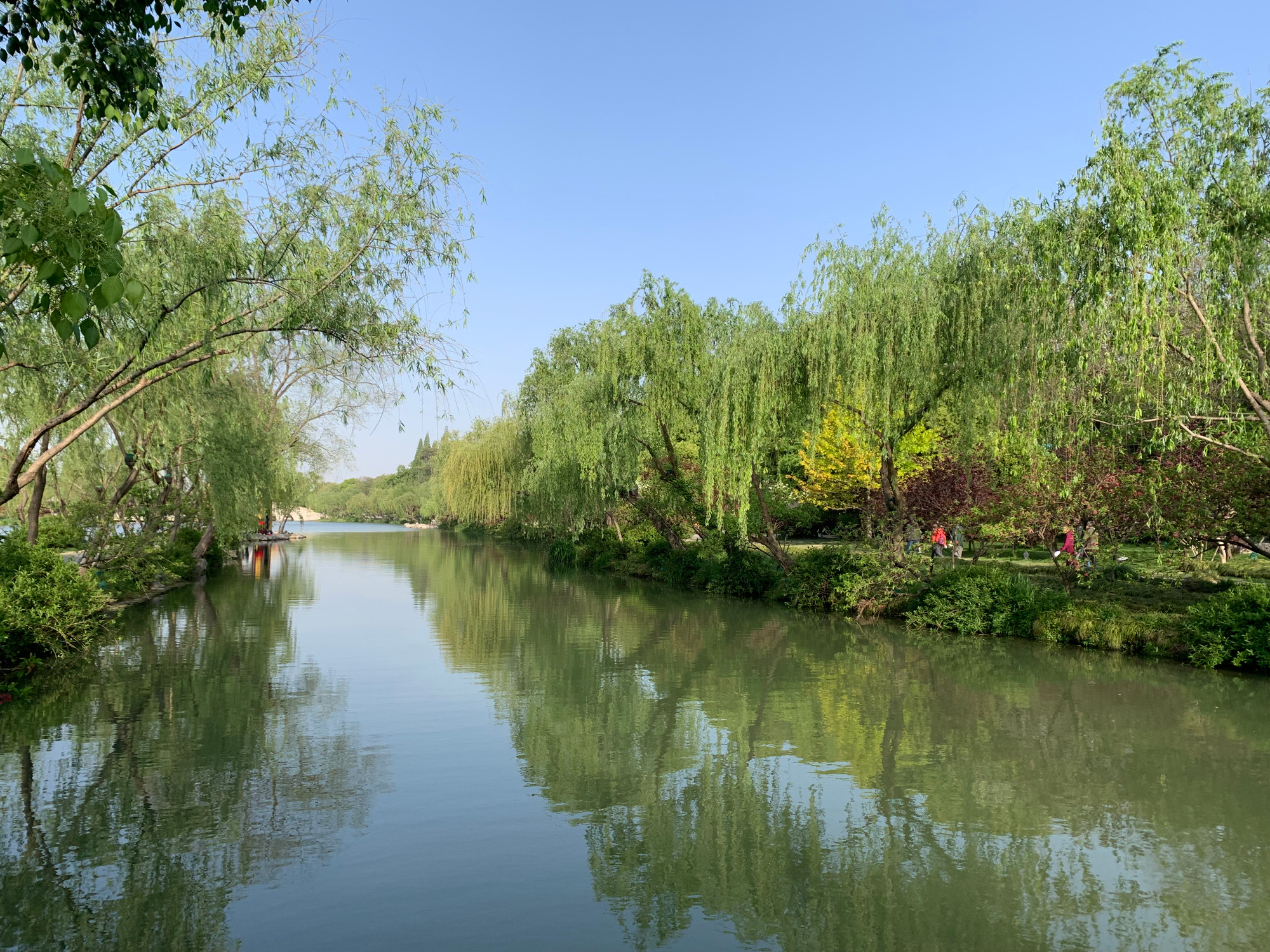 Tiểu Tây Hồ là một dòng sông thuộc hệ thống kênh đào xưa. (Ảnh: HỮU HƯNG)