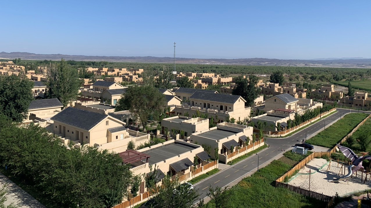 Một góc thành phố Karamay. (Ảnh: HỮU HƯNG) Một góc thành phố Karamay. (Ảnh: HỮU HƯNG)