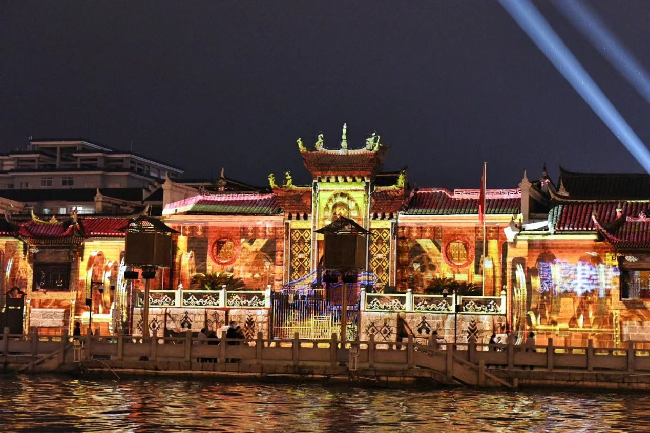 Ứng dụng công nghệ âm thanh và ánh sáng tạo ra diện mạo mới cho di tích Thiên hậu cung ở Chỉ Giang.