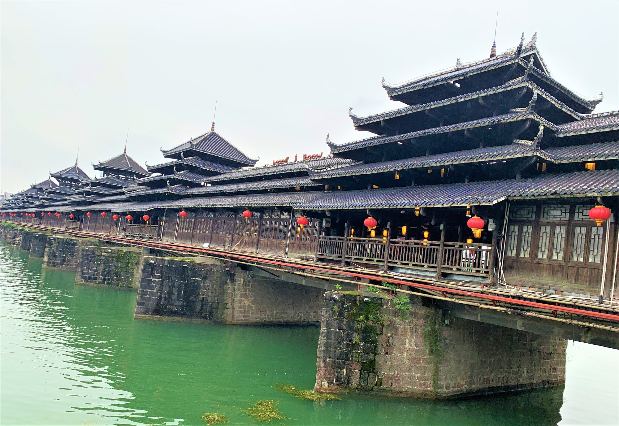 Chiếc cầu cổ với kiến trúc độc đáo được bảo tồn, phục vụ du lịch.