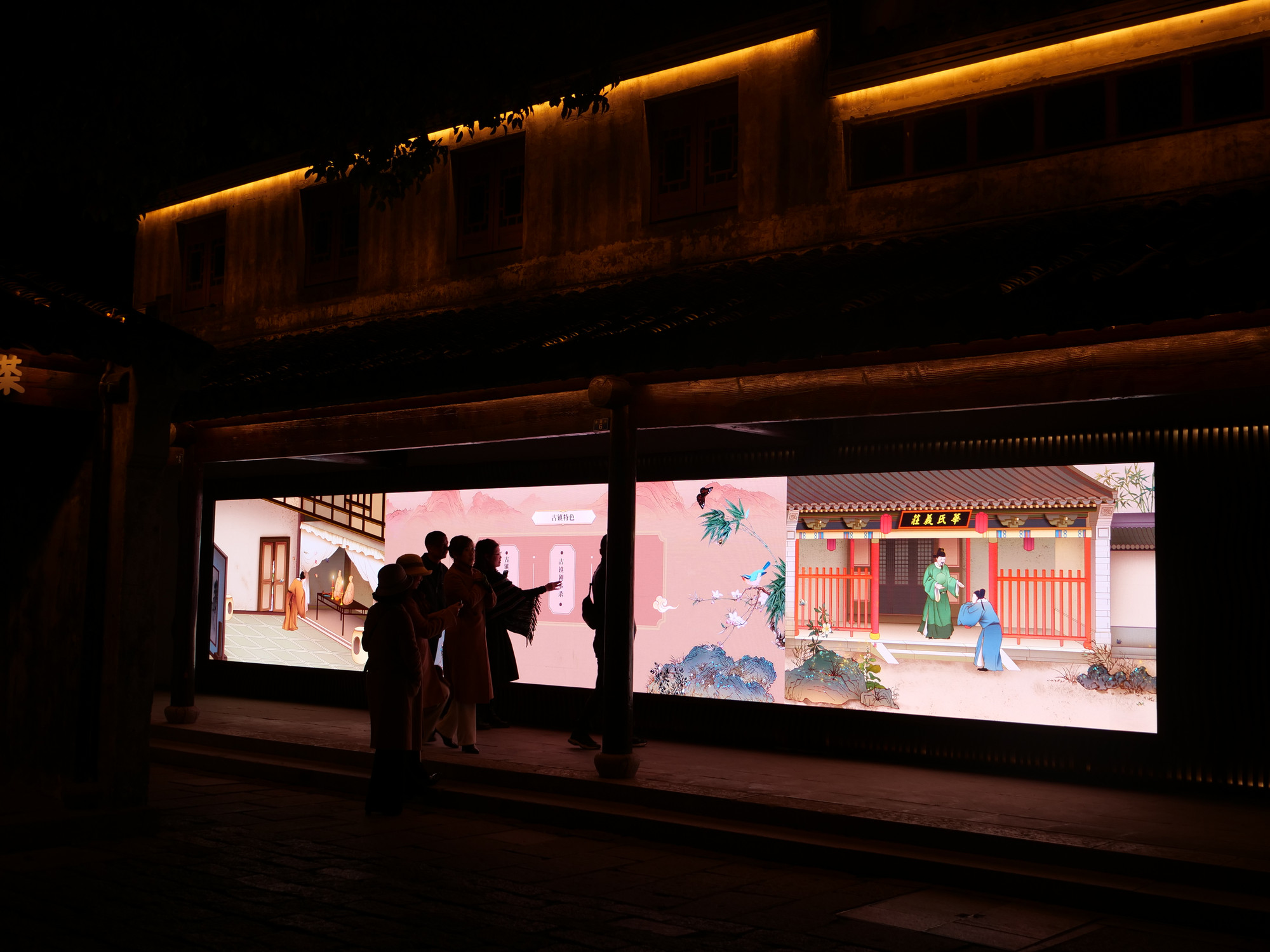 Du khách tìm hiểu về lịch sử, văn hóa vùng đất Đãng Khẩu.