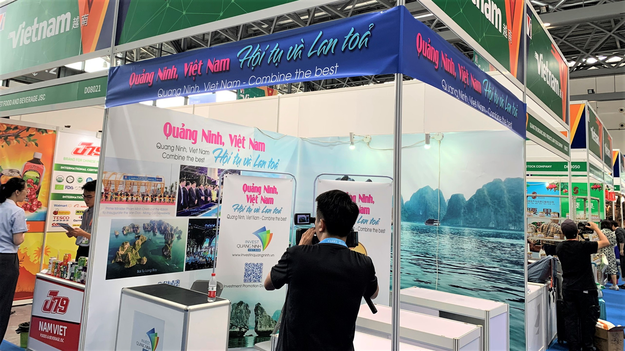 Gian hàng của tỉnh Quảng Ninh giới thiệu tiềm năng, thế mạnh địa phương.