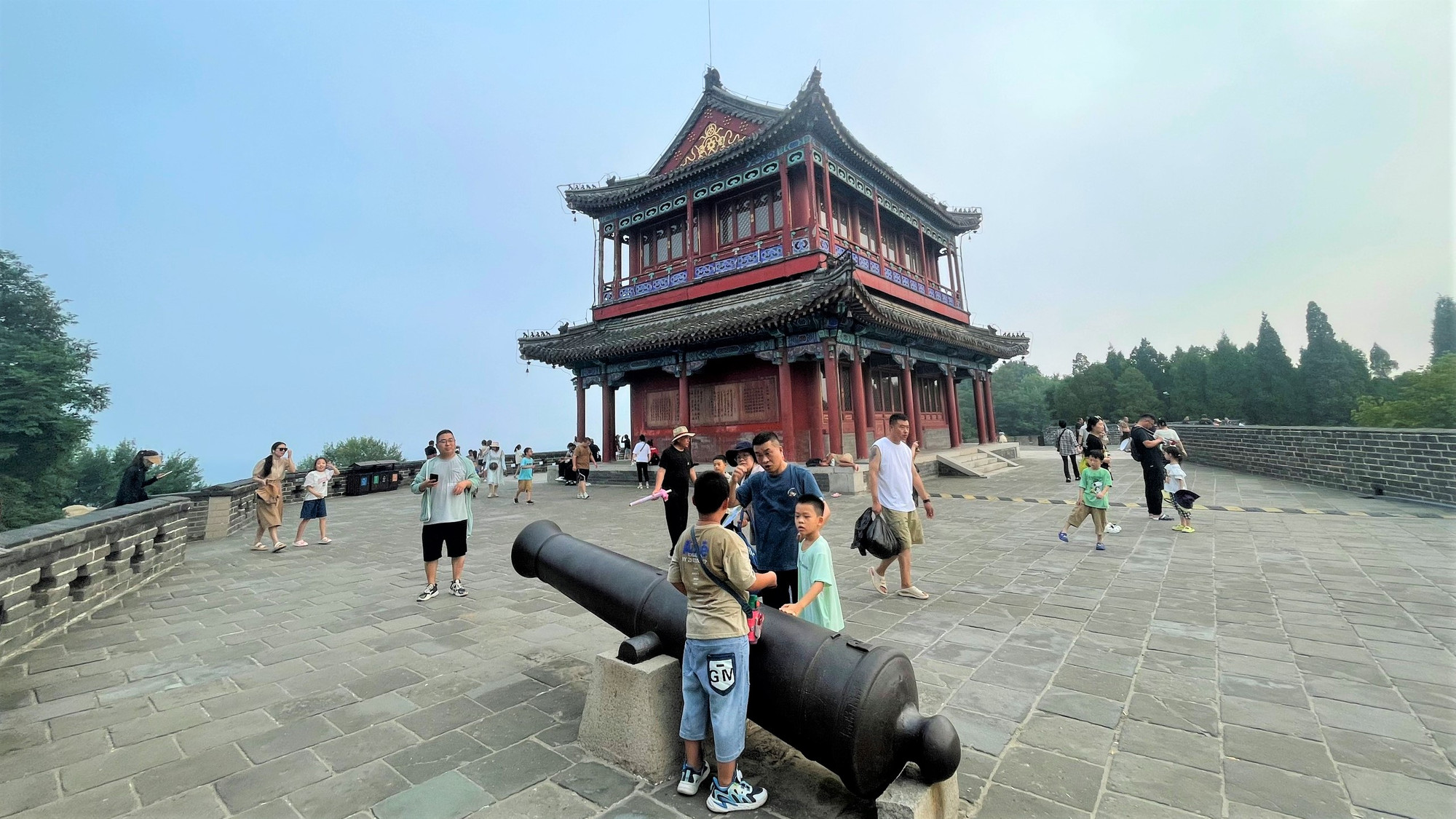 Một khẩu pháo trên Trường Thành. (Ảnh: PHƯƠNG THẢO)