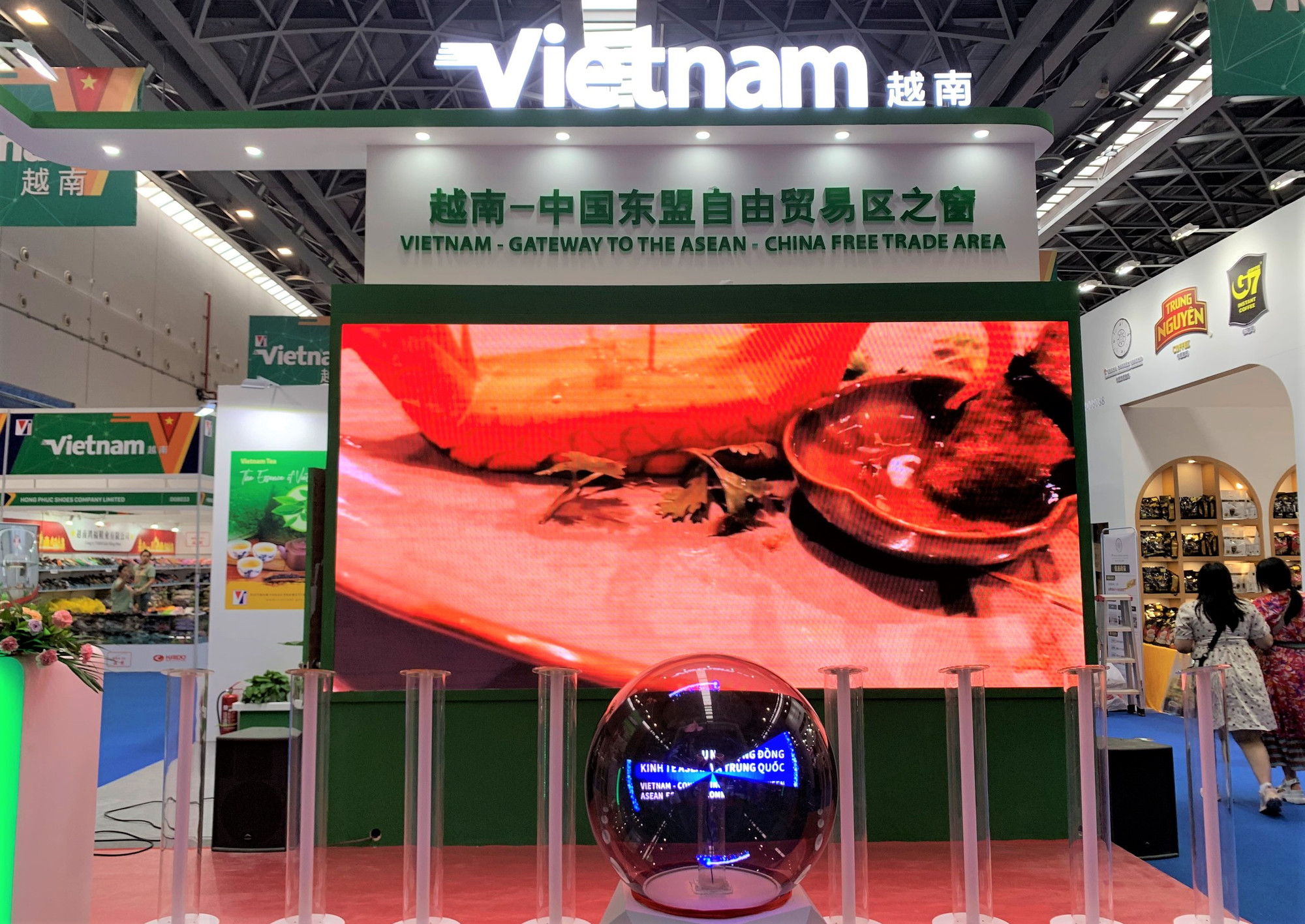 "Việt Nam - cửa ngõ khu mậu dịch tự do ASEAN-Trung Quốc".