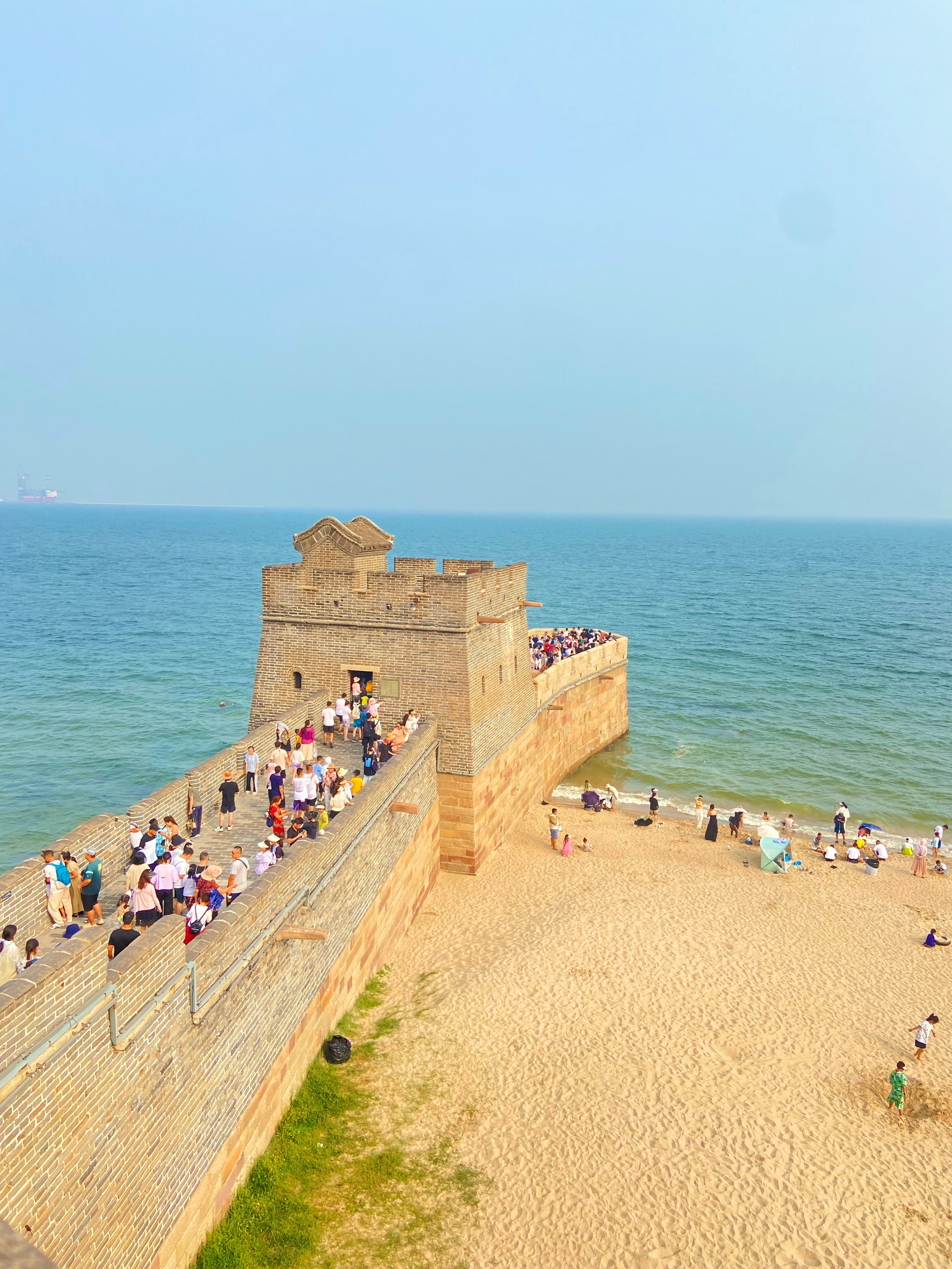 Điểm cực đông Trường Thành nhìn từ trên cao. (Ảnh: YÊN ĐỖ)