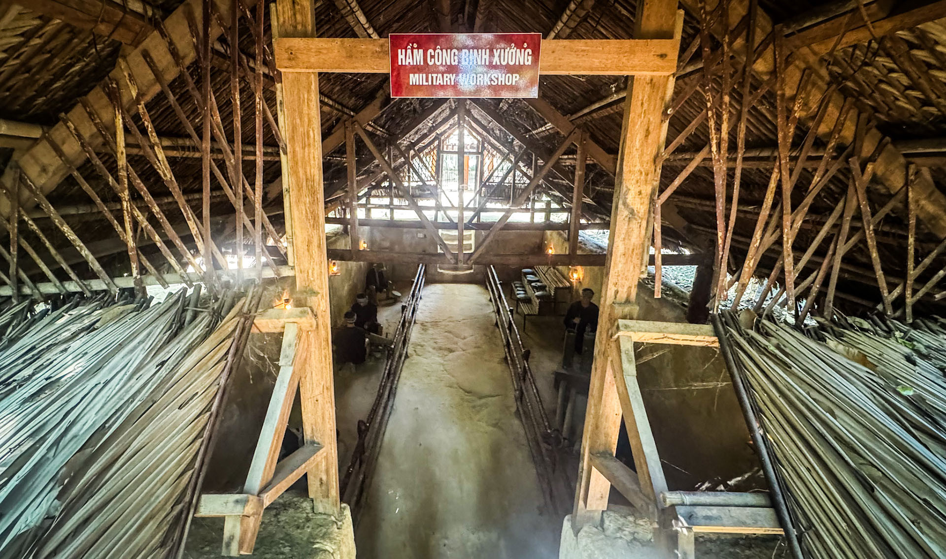 Hầm công binh xưởng ở Khu di tích địa đạo Củ Chi. Hầm công binh xưởng ở Khu di tích địa đạo Củ Chi.