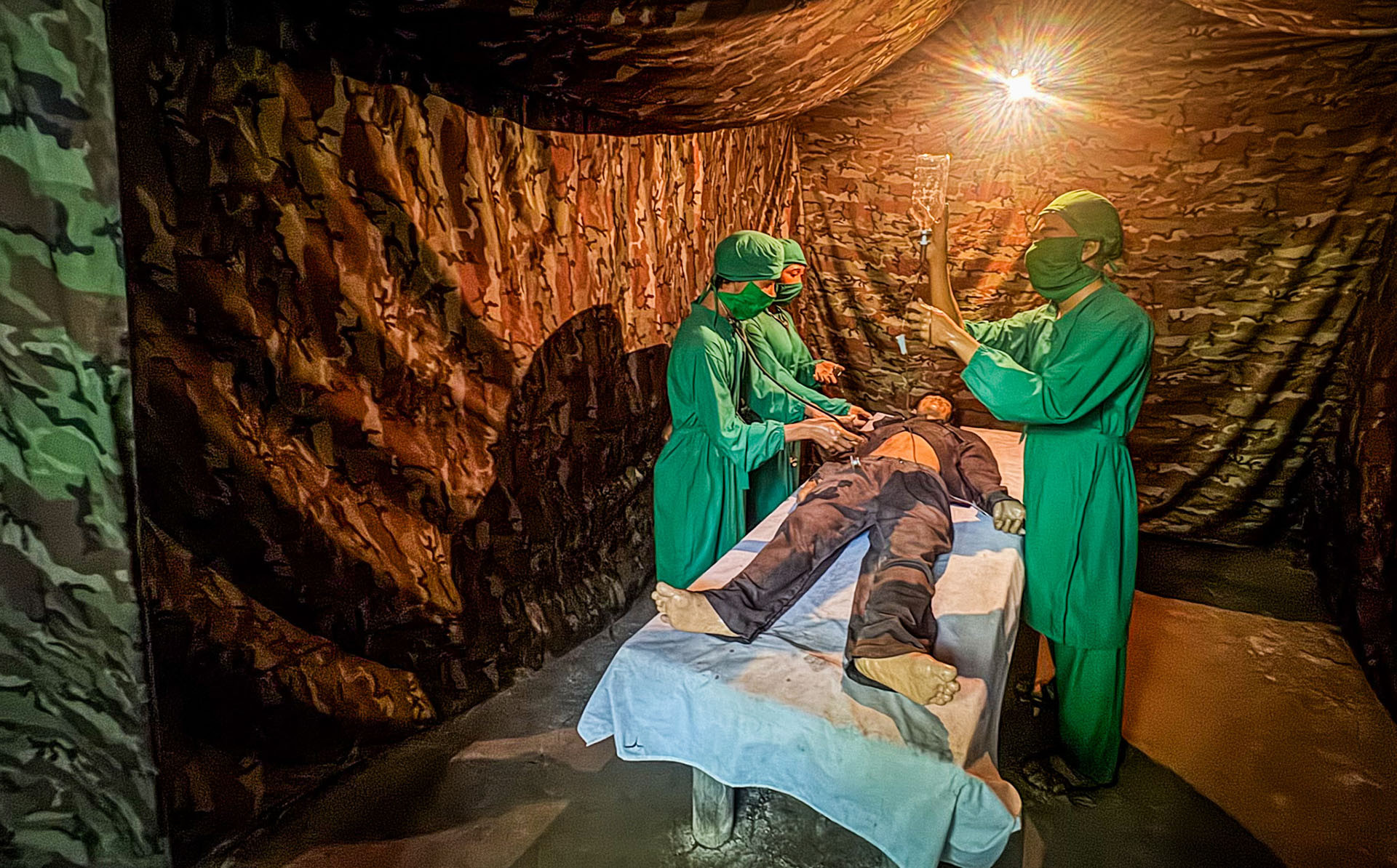 Hầm giải phẫu trong lòng địa đạo. Hầm giải phẫu trong lòng địa đạo.