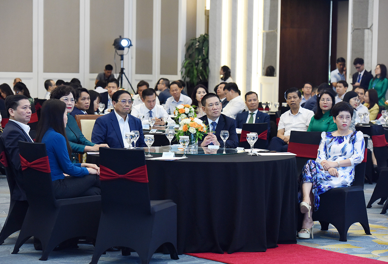 Thủ tướng Phạm Minh Chính và các đại biểu tham dự Lễ ký kết hợp đồng cấp tín dụng dự án thành phần Cảng hàng không quốc tế Long Thành.