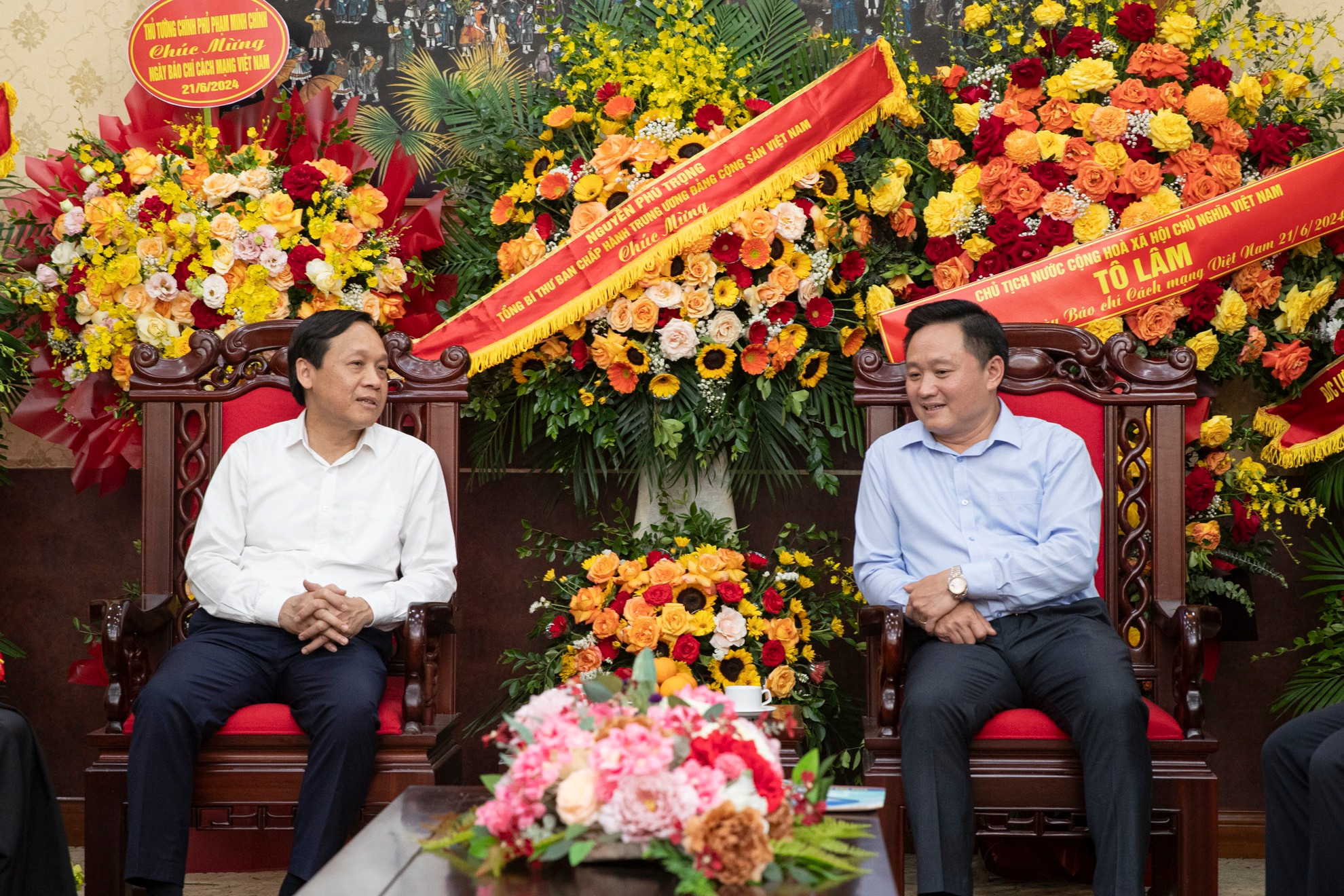 Đồng chí Nguyễn Thanh Hải chúc Báo Nhân Dân không ngừng đổi mới và sáng tạo, xứng đáng là cơ quan ngôn luận của Đảng Cộng sản Việt Nam. (Ảnh: SƠN TÙNG)