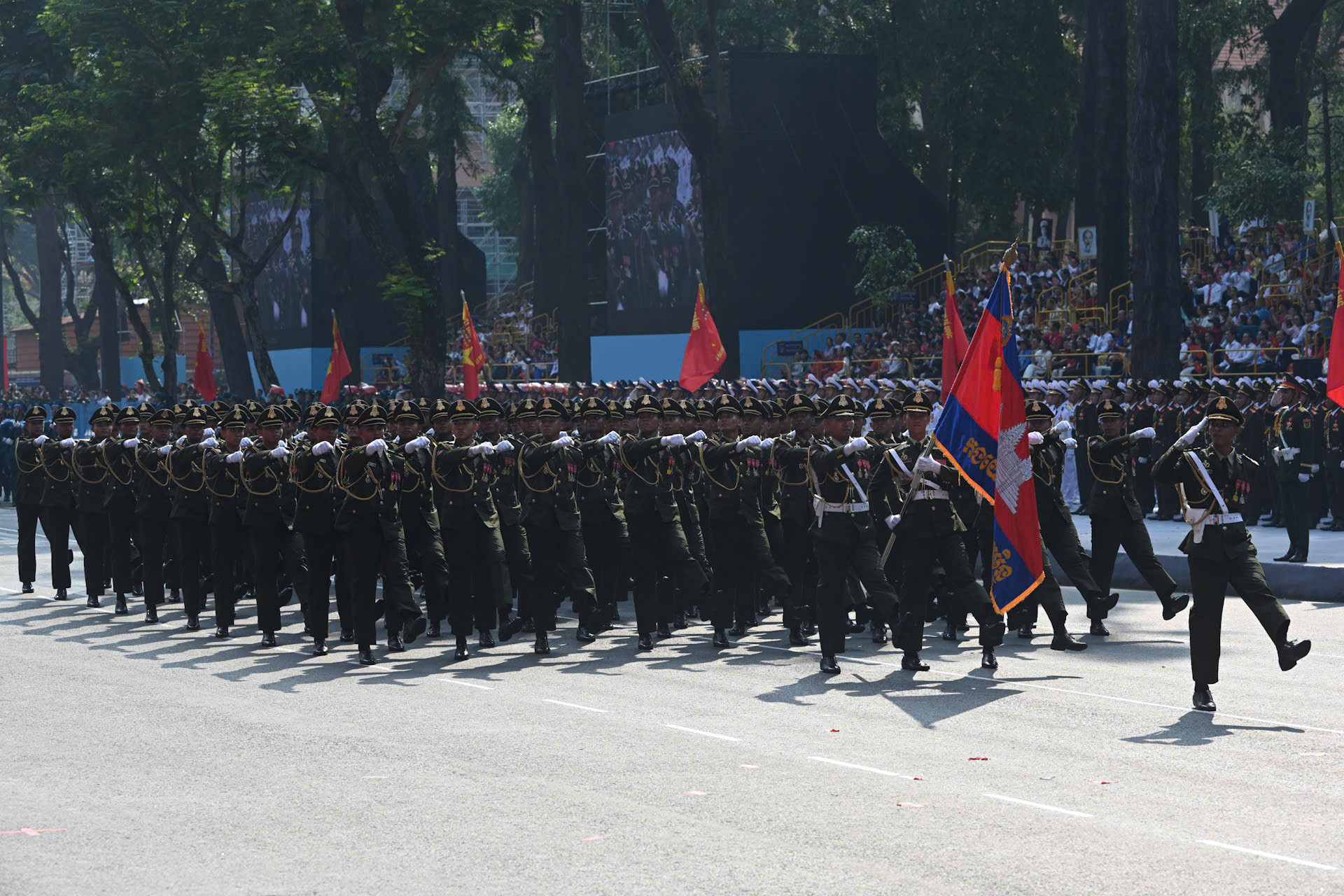 Khối Quân đội Hoàng gia Campuchia tham gia diễu binh, diễu hành. Khối Quân đội Hoàng gia Campuchia tham gia diễu binh, diễu hành.