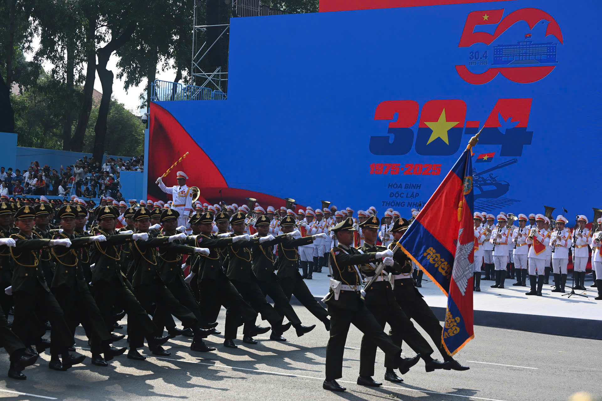 Khối Quân đội Hoàng gia Campuchia tham gia diễu binh, diễu hành. Khối Quân đội Hoàng gia Campuchia tham gia diễu binh, diễu hành.
