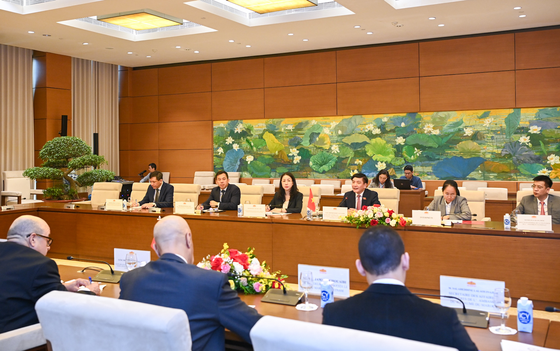 Tổng Thư ký, Chủ nhiệm Văn phòng Quốc hội Bùi Văn Cường phát biểu tại cuộc hội đàm. Tổng Thư ký, Chủ nhiệm Văn phòng Quốc hội Bùi Văn Cường phát biểu tại cuộc hội đàm.