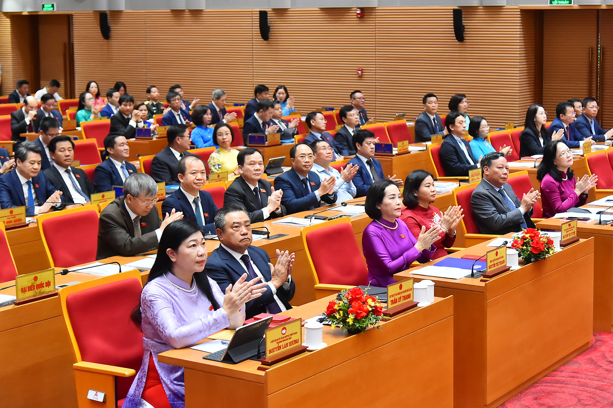 Phó Chủ tịch Quốc hội Nguyễn Thị Thanh cùng các đồng chí lãnh đạo thành phố Hà Nội và đại biểu tham dự phiên khai mạc. Phó Chủ tịch Quốc hội Nguyễn Thị Thanh cùng các đồng chí lãnh đạo thành phố Hà Nội và đại biểu tham dự phiên khai mạc.