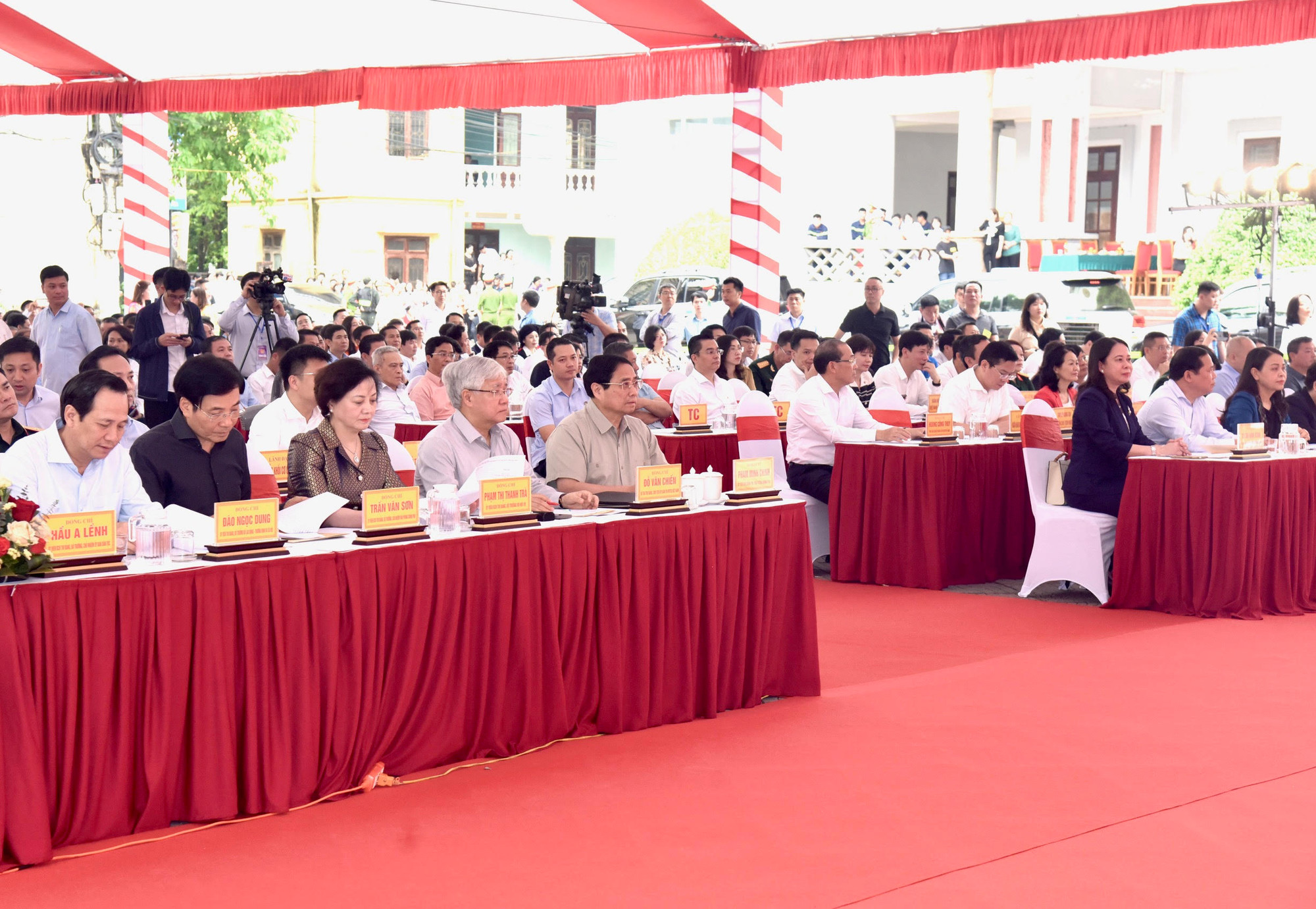 Thủ tướng Phạm Minh Chính, Quyền Chủ tịch nước Võ Thị Ánh Xuân, Chủ tịch Ủy ban Trung ương Mặt trận Tổ quốc Việt Nam Đỗ Văn Chiến cùng các đại biểu tham dự lễ phát động