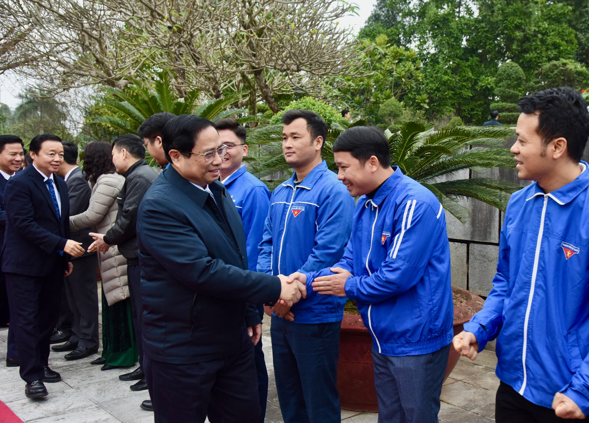 Thủ tướng Phạm Minh Chính với các đại biểu Thanh niên tại Khu văn hóa tưởng niệm Chủ tịch Hồ Chí Minh.