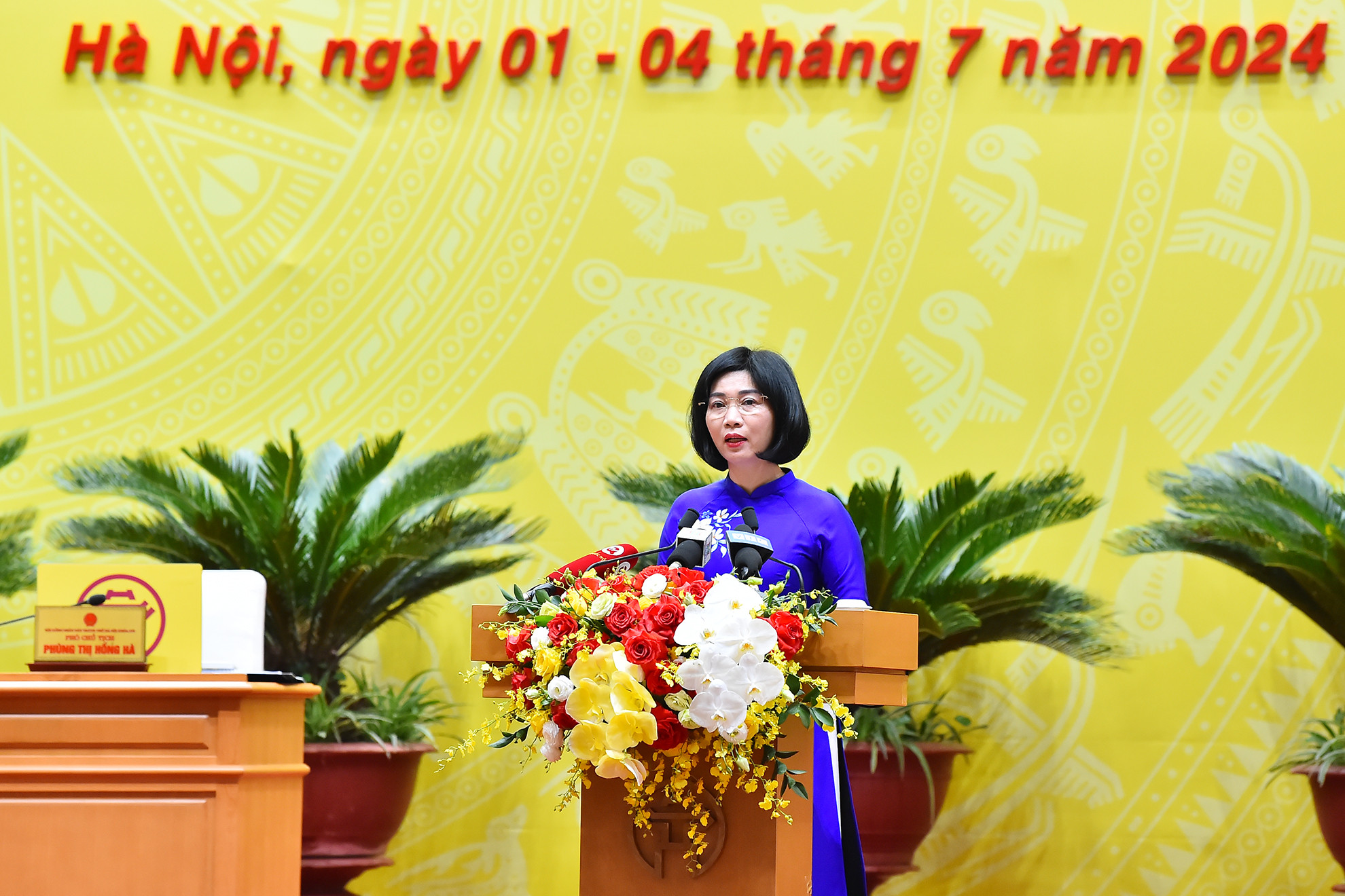 Phó Chủ tịch HĐND thành phố Hà Nội Phùng Thị Hồng Hà trình bày tóm tắt Báo cáo hoạt động của Hội đồng nhân dân thành phố 6 tháng đầu năm, nhiệm vụ trọng tâm 6 tháng cuối năm 2024. Phó Chủ tịch HĐND thành phố Hà Nội Phùng Thị Hồng Hà trình bày tóm tắt Báo cáo hoạt động của Hội đồng nhân dân thành phố 6 tháng đầu năm, nhiệm vụ trọng tâm 6 tháng cuối năm 2024.