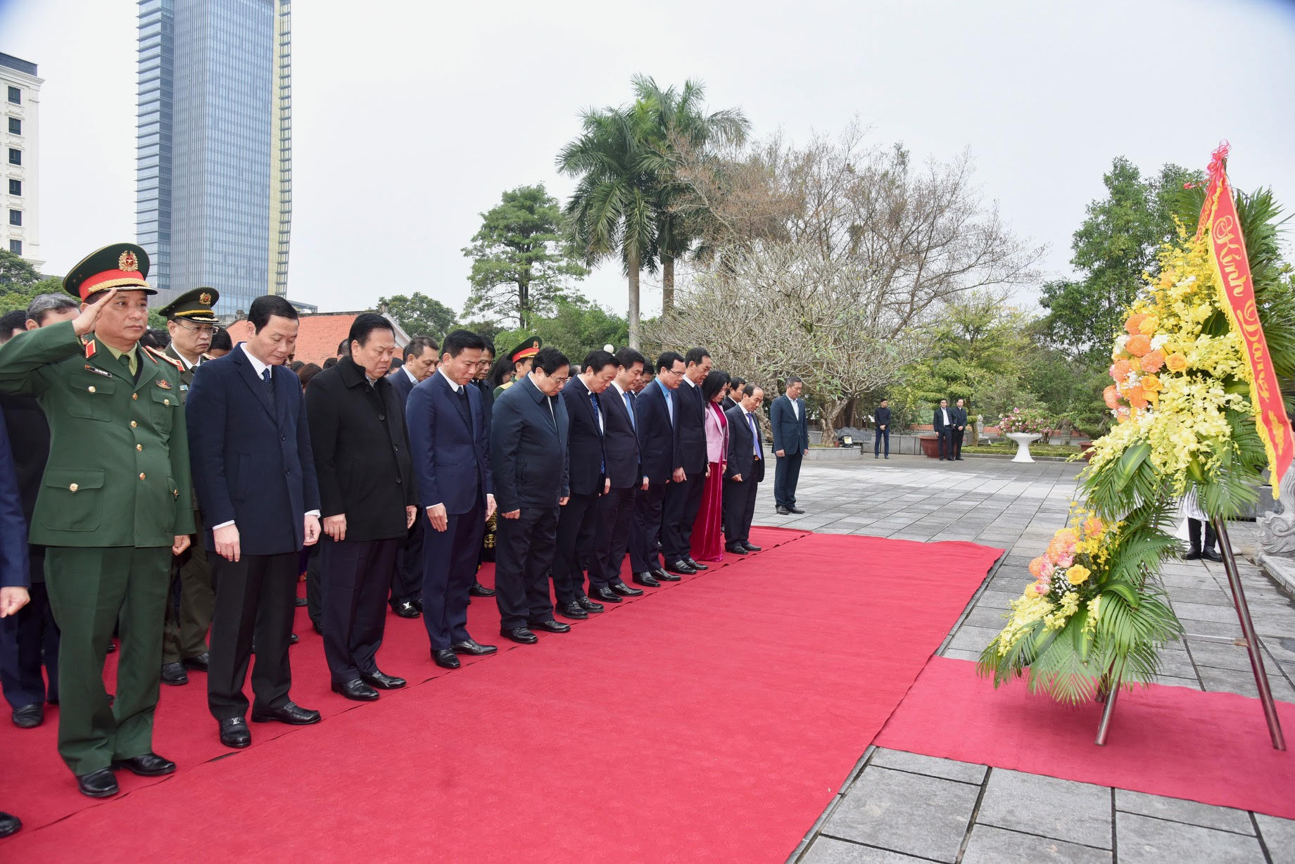 Thủ tướng Phạm Minh Chính dâng hương, hoa tưởng niệm Chủ tịch Hồ Chí Minh.