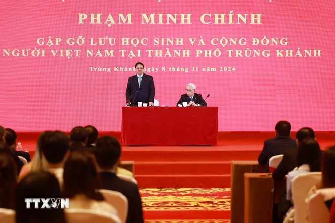 Thủ tướng Phạm Minh Chính phát biểu tại cuộc gặp lưu học sinh và cộng đồng người Việt Nam tại thành phố Trùng Khánh, Trung Quốc. (Ảnh: TTXVN)