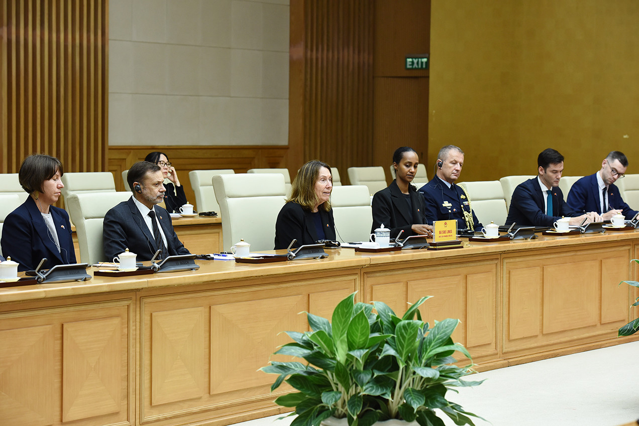 Chủ tịch Thượng viện Australia Sue Lines và các thành viên đi cùng đoàn tham dự buổi tiếp.