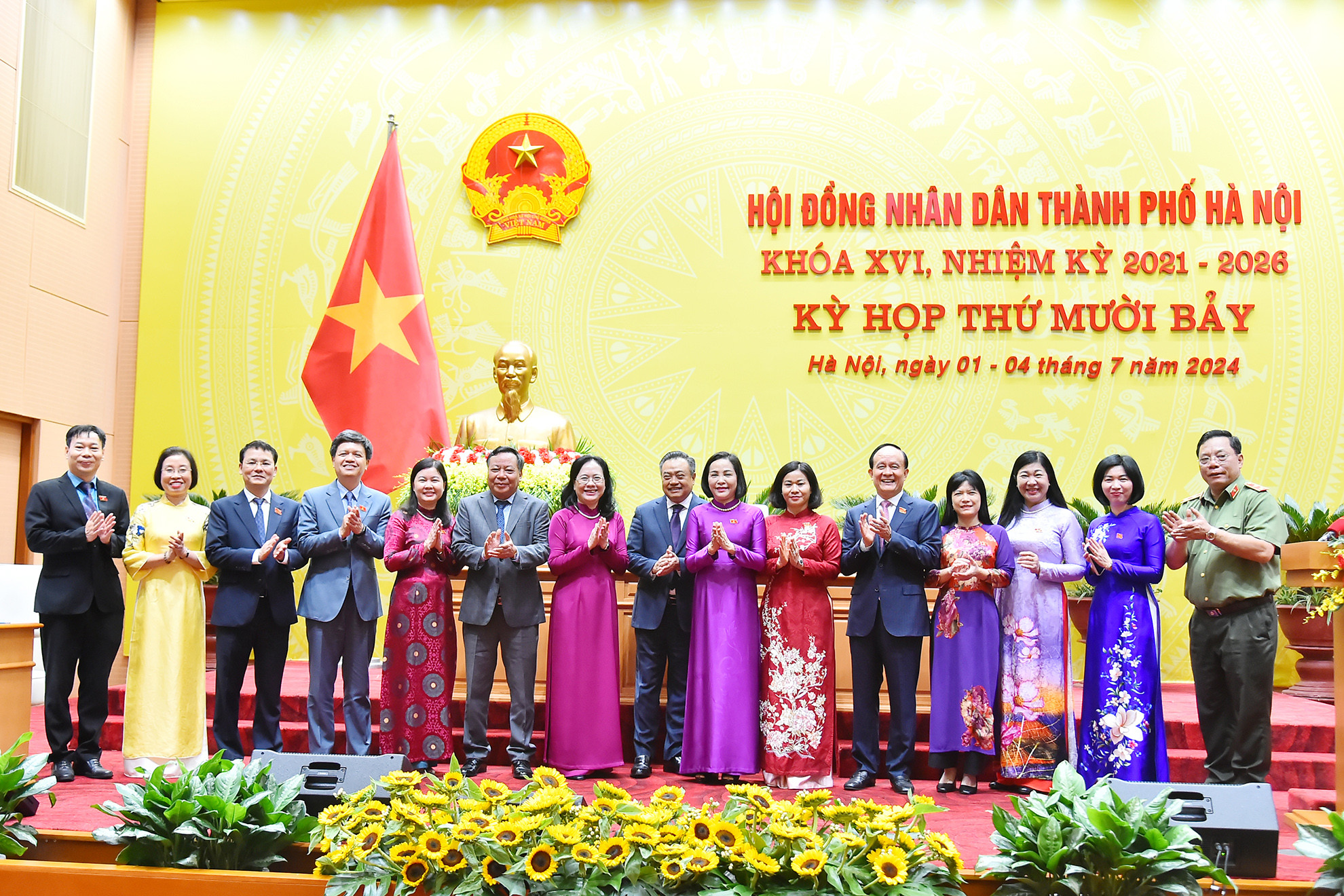 Phó Chủ tịch Quốc hội Nguyễn Thị Thanh cùng các đồng chí lãnh đạo thành phố Hà Nội và đại biểu tại phiên khai mạc Kỳ họp thứ 17, Hội đồng nhân dân thành phố Hà Nội khóa XVI, nhiệm kỳ 2021-2026. Phó Chủ tịch Quốc hội Nguyễn Thị Thanh cùng các đồng chí lãnh đạo thành phố Hà Nội và đại biểu tại phiên khai mạc Kỳ họp thứ 17, Hội đồng nhân dân thành phố Hà Nội khóa XVI, nhiệm kỳ 2021-2026.
