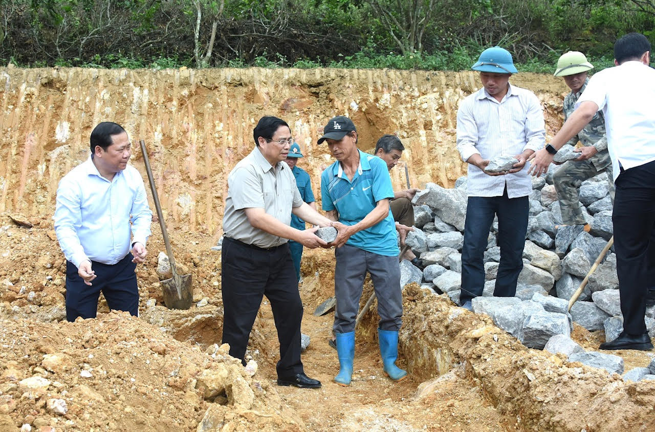 Thủ tướng Phạm Minh Chính phát động xây nhà đại đoàn kết tại xã Cao Sơn, huyện Đà Bắc.