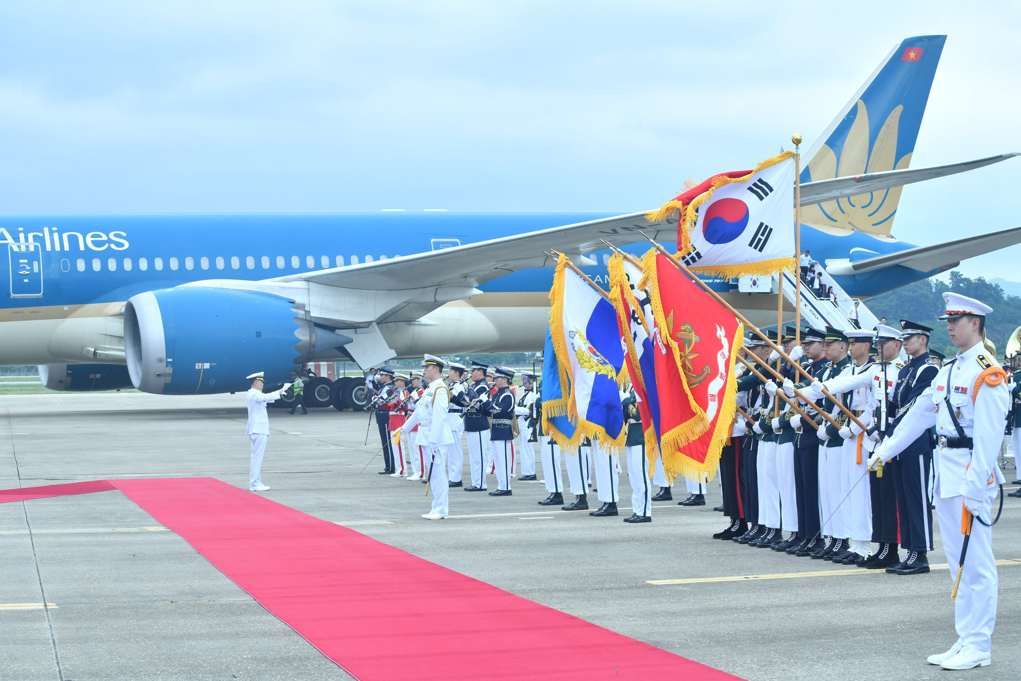 Đội danh dự Quân đội Hàn Quốc tại Lễ đón chính thức Thủ tướng Phạm Minh Chính và Phu nhân cùng Đoàn đại biểu cấp cao Việt Nam