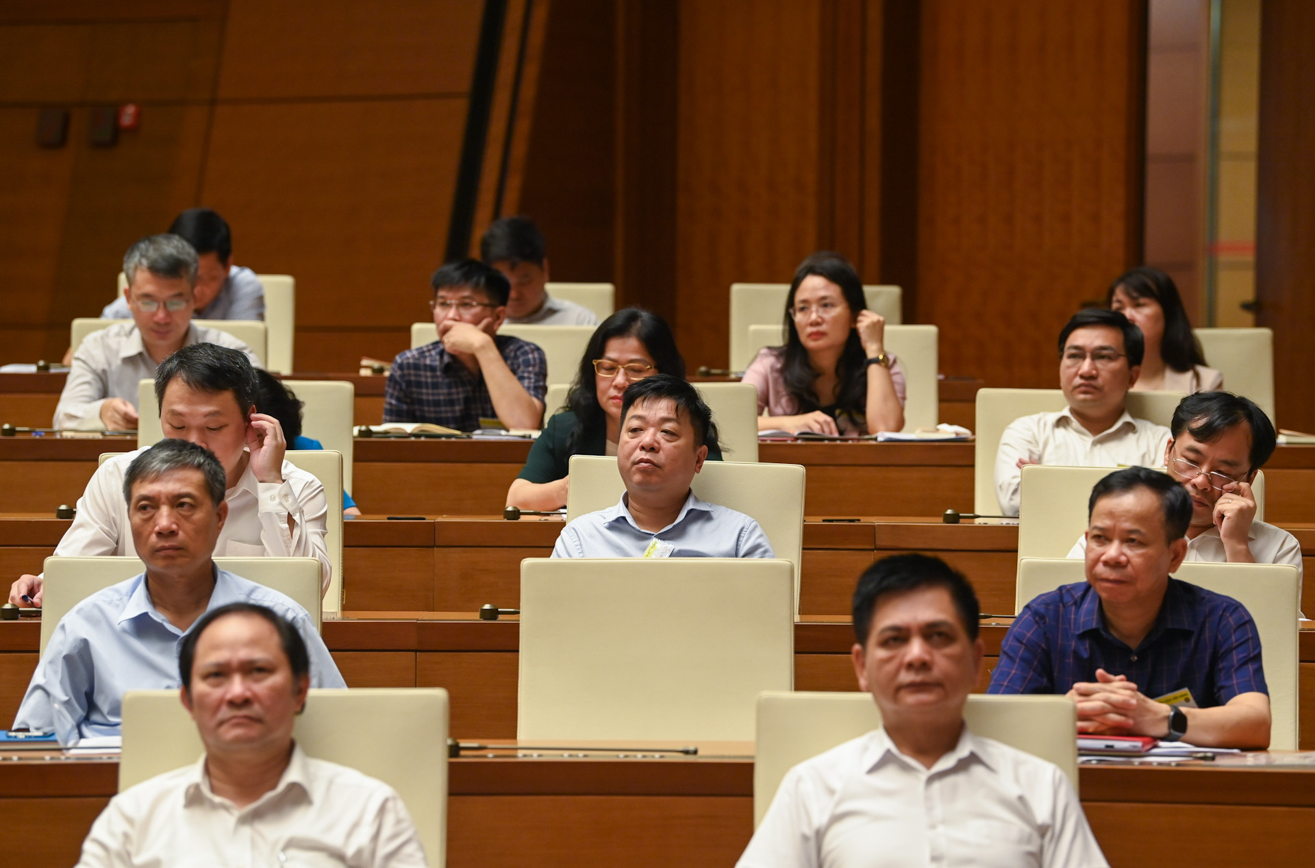 Các đại biểu dự hội nghị tại Hội trường Diên Hồng.