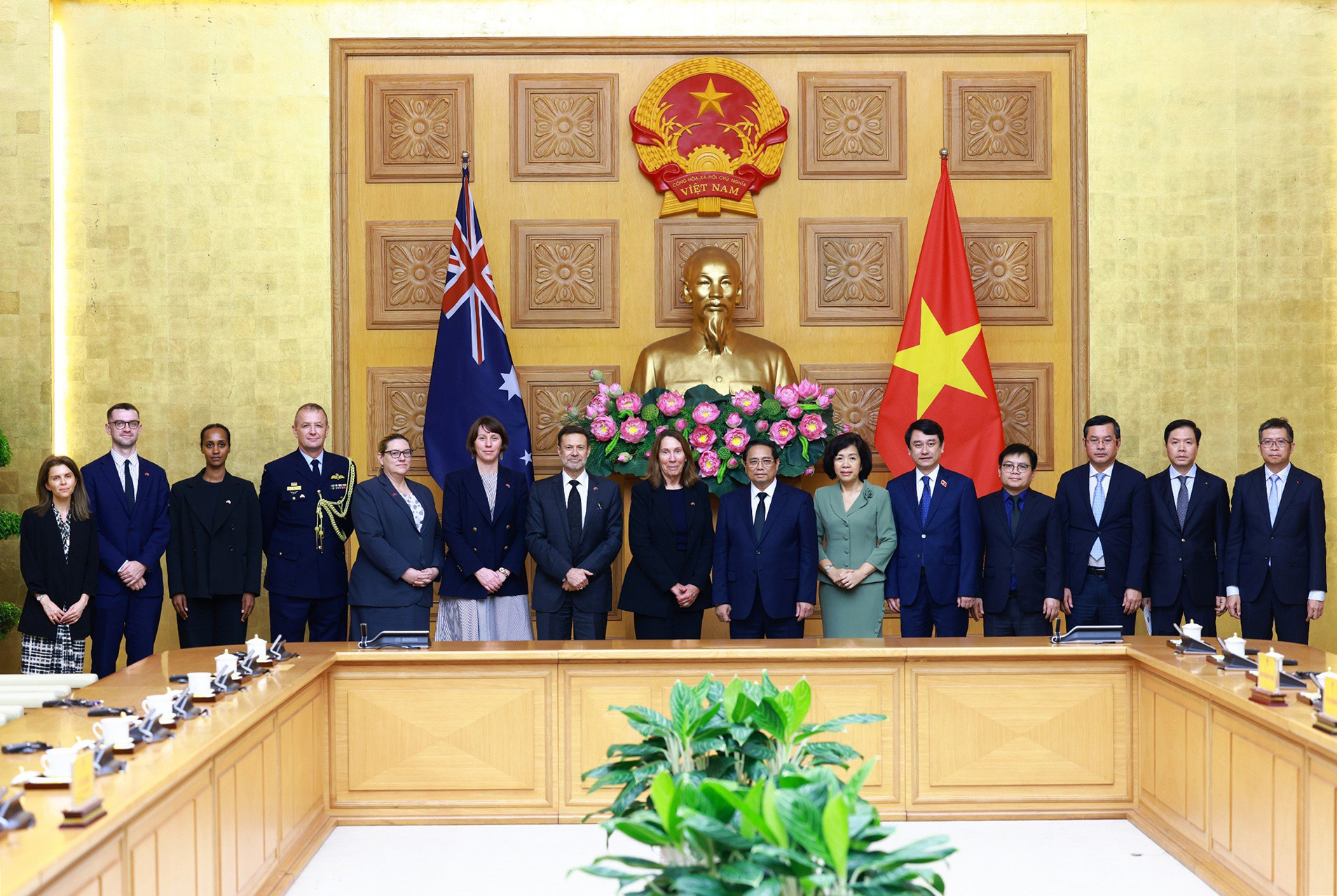 Thủ tướng Phạm Minh Chính tiếp Chủ tịch Thượng viện Australia Sue Lines và các thành viên sang dự lễ tang Tổng Bí thư Nguyễn Phú Trọng.