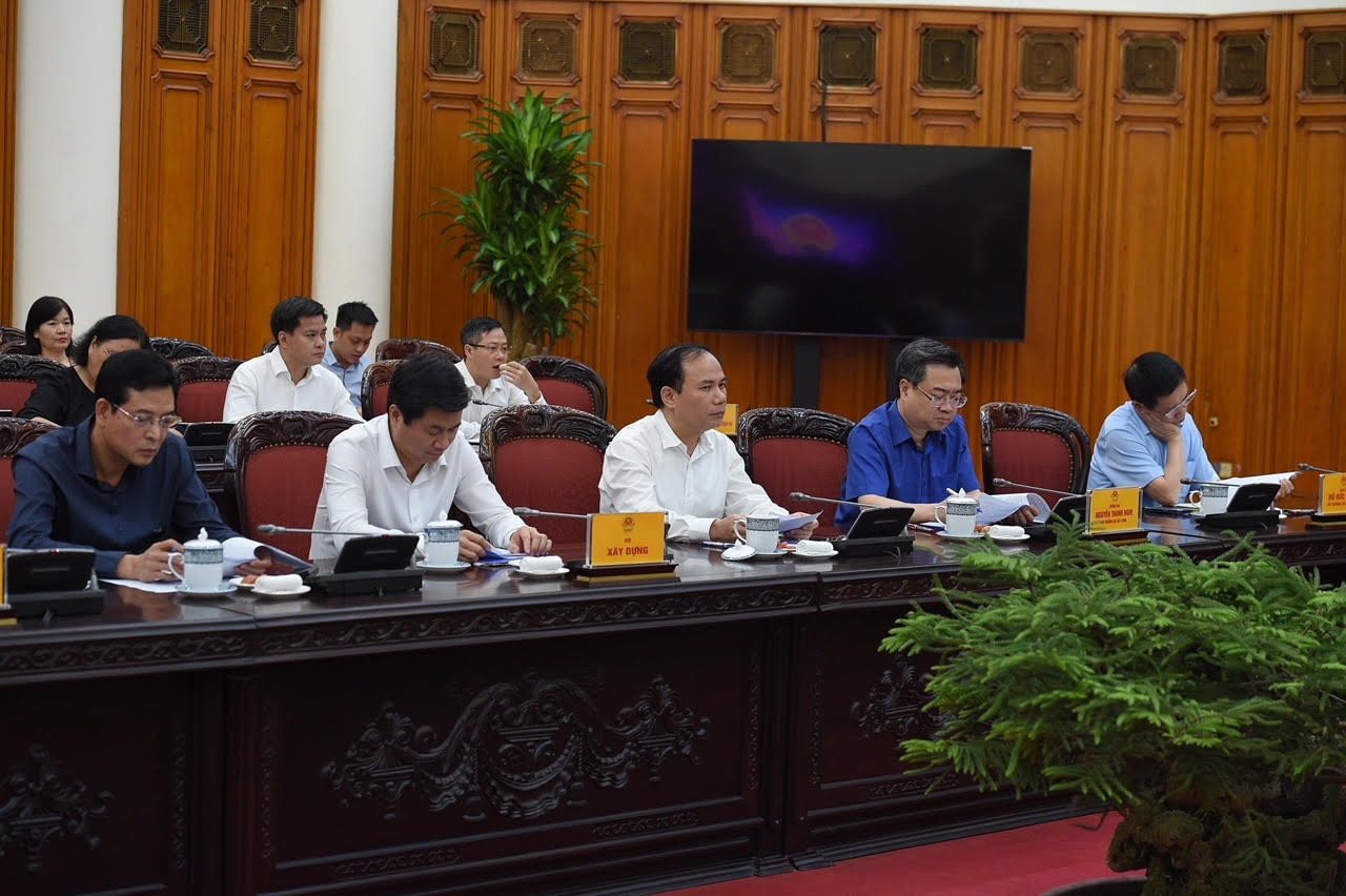 Lãnh đạo các bộ, ban, ngành tham dự cuộc họp.