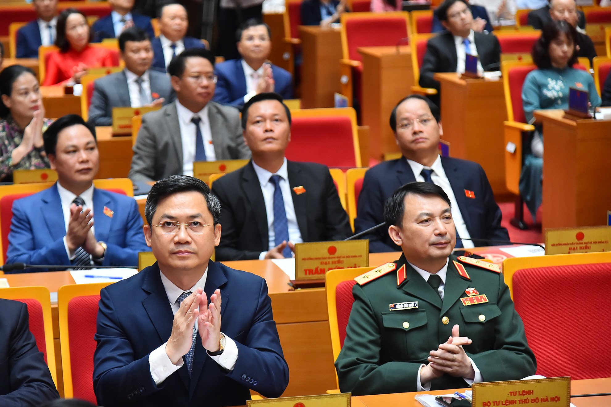 Các đại biểu khách mời và đại biểu HĐND thành phố Hà Nội dự phiên khai mạc. Các đại biểu khách mời và đại biểu HĐND thành phố Hà Nội dự phiên khai mạc.