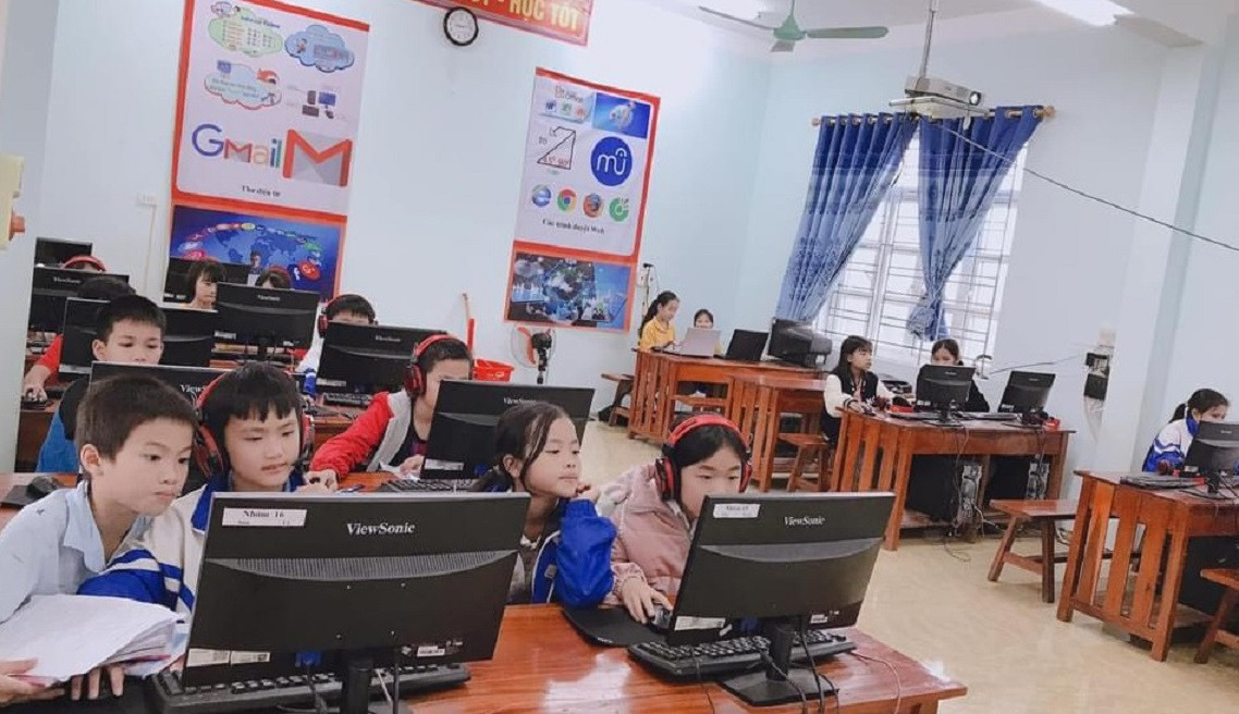 Cơ sở vật chất phục vụ việc dạy và học tiếng Anh ở vùng núi Nghệ An còn nhiều thiếu thốn.