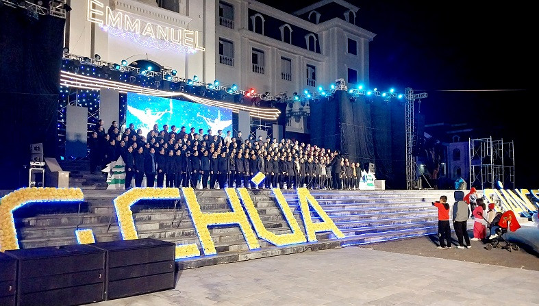 Các diễn viên hăng say tổng duyệt chuẩn bị cho đêm diễn nguyện sẽ chính thức diễn ra vào tối nay (24/12).