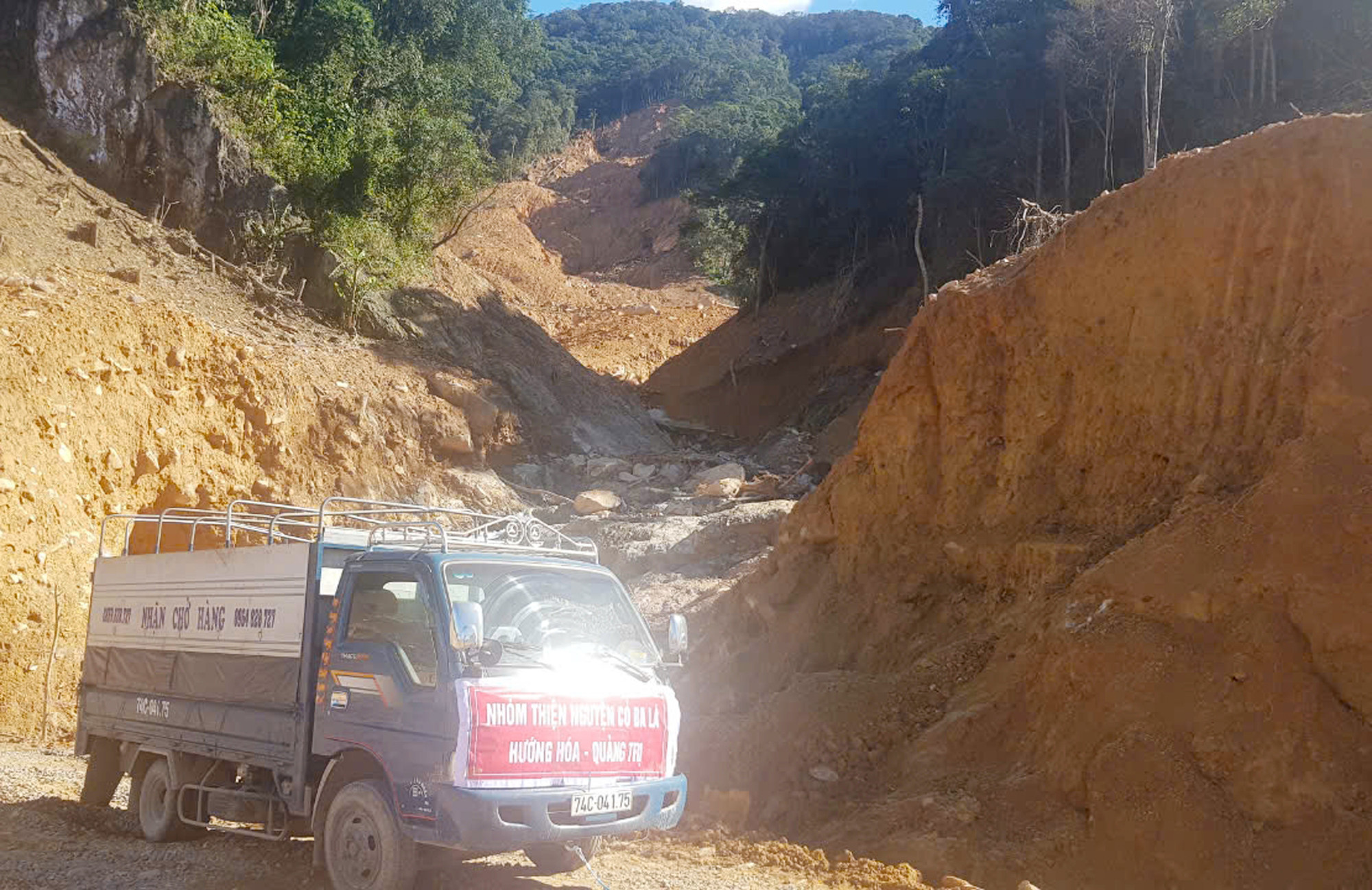 Những điểm sạt lở này xảy ra năm 2020 ở xã Hướng Việt hiện vẫn nằm trong hơn 66 khu vực vừa được cảnh báo rủi ro cao sạt lở đất ở Quảng Trị để người dân biết phòng tránh.