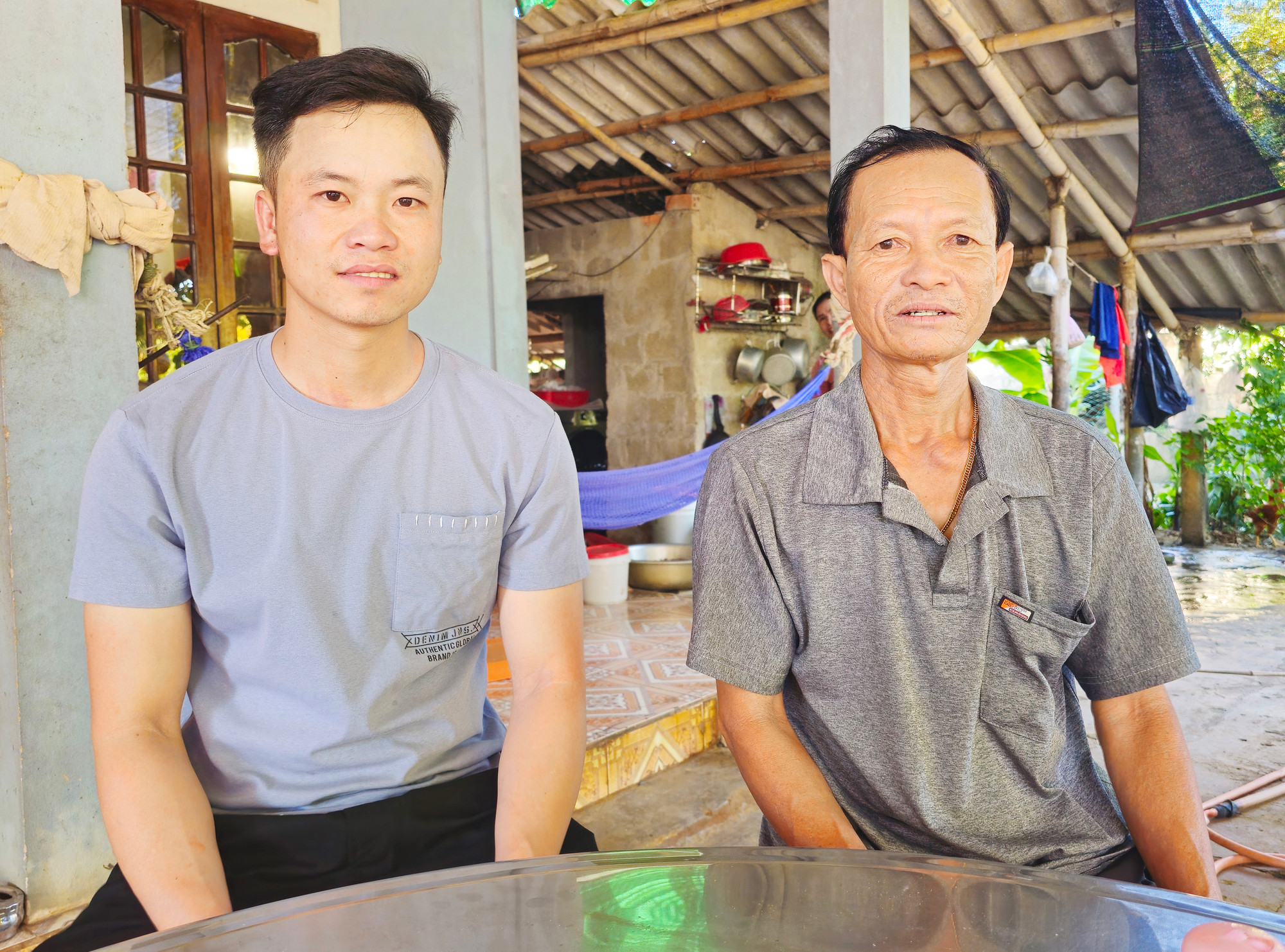 Anh Bùi Trường An (bên trái) ở huyện Gio Linh làm việc tại Hàn Quốc được hai năm nay. Anh Bùi Trường An (bên trái) ở huyện Gio Linh làm việc tại Hàn Quốc được hai năm nay.