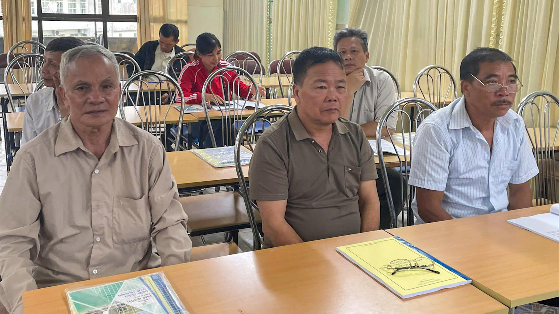 Người có uy tín trên địa bàn huyện Bắc Sơn, Lộc Bình, Cao Lộc tham gia Hội nghị bồi dưỡng kiến thức, cung cấp thông tin về phát triển kinh tế-xã hội, bảo đảm quốc phòng, an ninh do Ban Dân tộc tỉnh Lạng Sơn tổ chức. (Ảnh Kiến Văn)