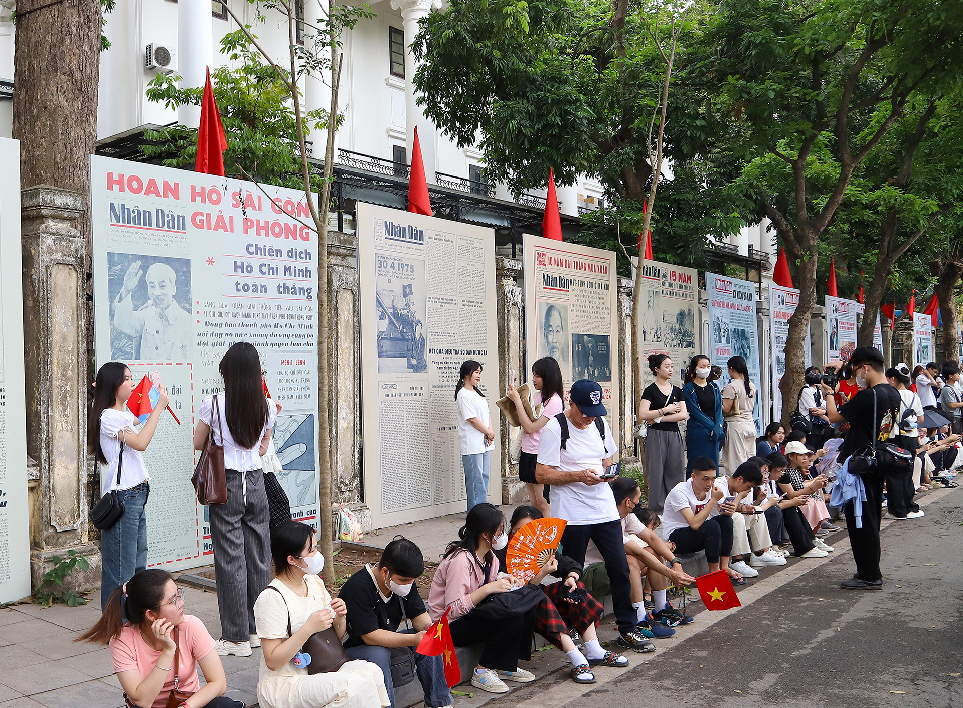 Áp phích, banner tại triển lãm, đặc biệt thu hút sự quan tâm của các bạn trẻ. Áp phích, banner tại triển lãm, đặc biệt thu hút sự quan tâm của các bạn trẻ.