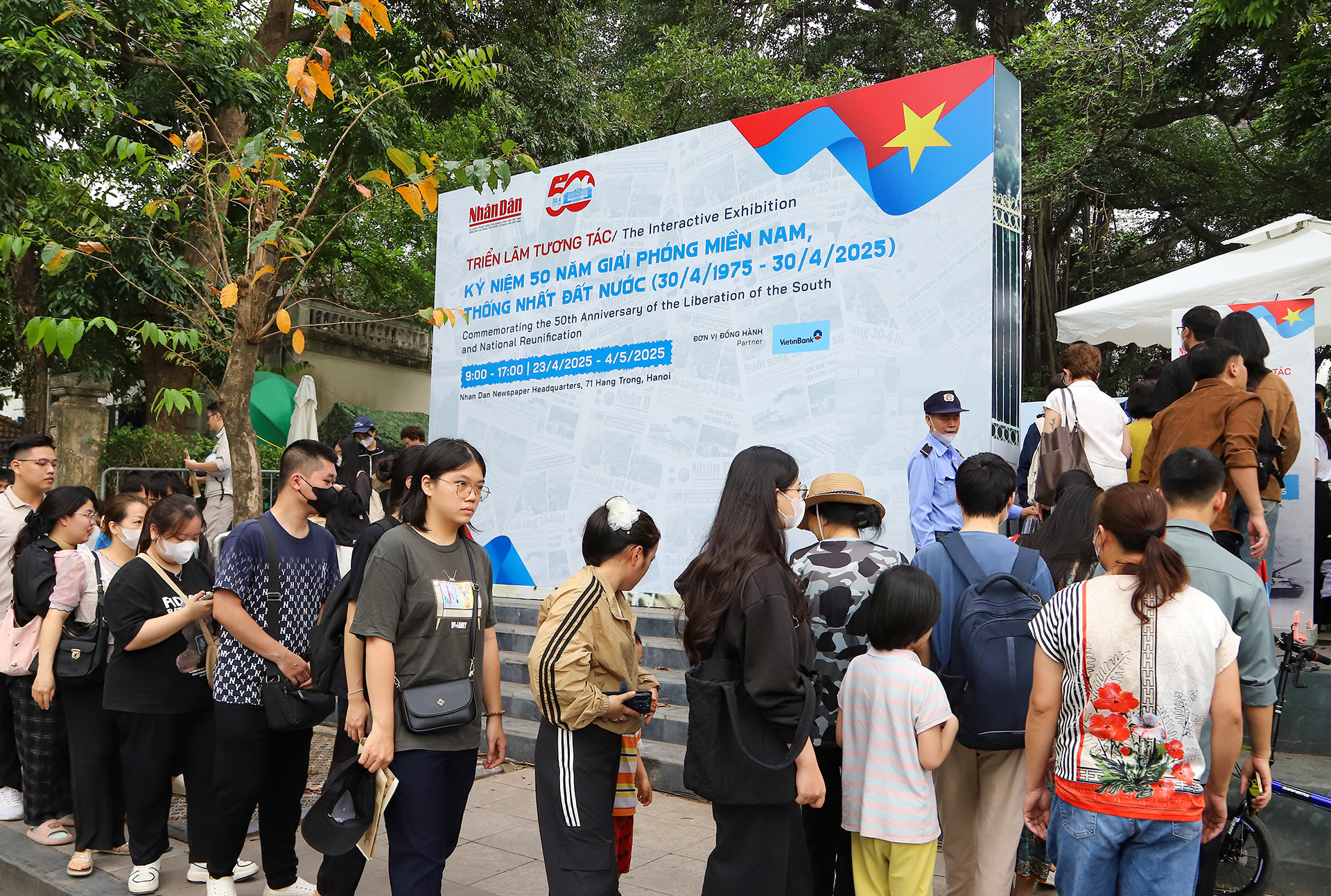 Banner, áp phích Triển lãm tương tác chào mừng 50 năm Ngày Giải phóng miền nam, thống nhất đất nước, tại trụ sở Báo Nhân Dân. Banner, áp phích Triển lãm tương tác chào mừng 50 năm Ngày Giải phóng miền nam, thống nhất đất nước, tại trụ sở Báo Nhân Dân.