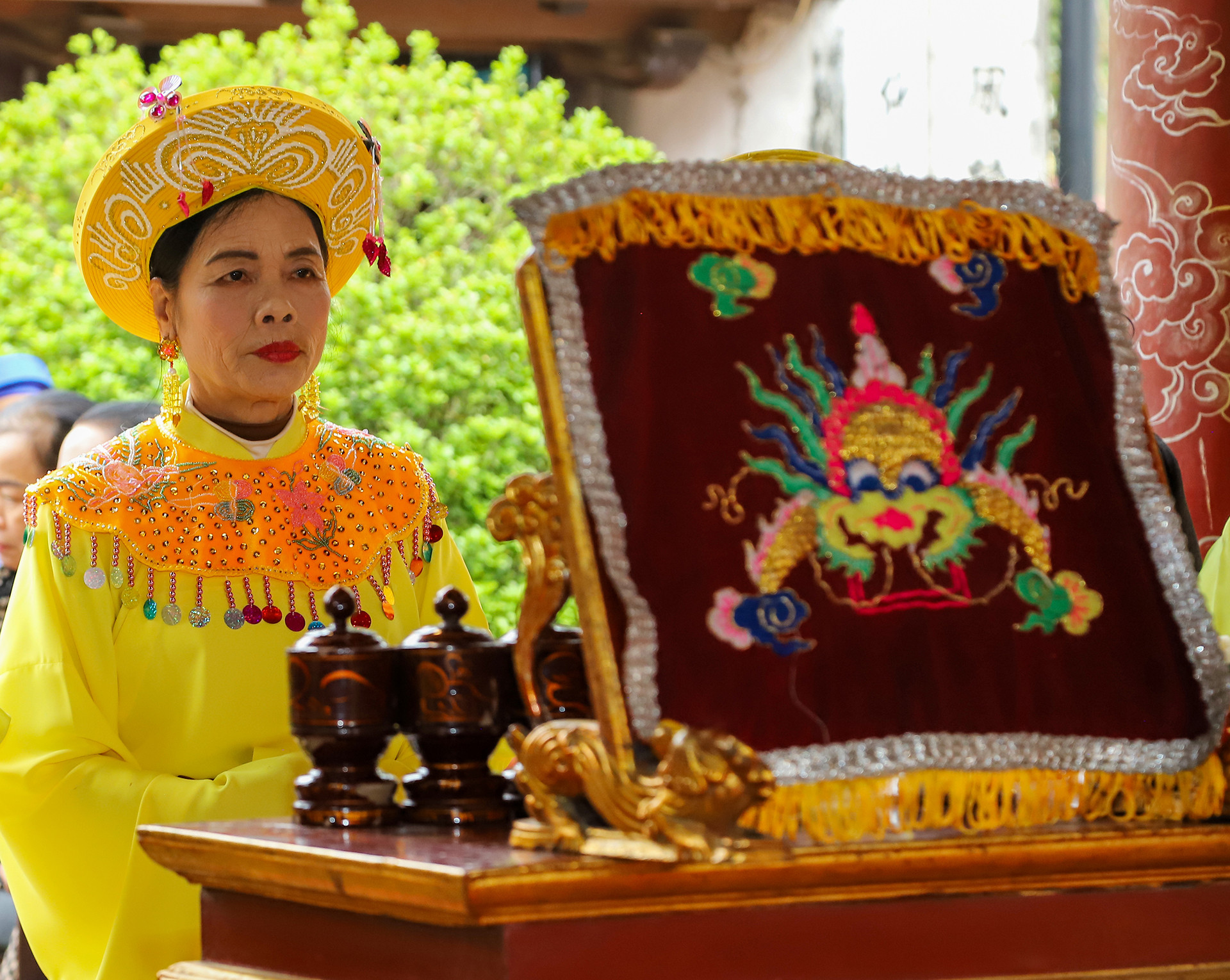 Chuẩn bị lễ vật dâng lên Đức Quốc tổ Lạc Long Quân Chuẩn bị lễ vật dâng lên Đức Quốc tổ Lạc Long Quân