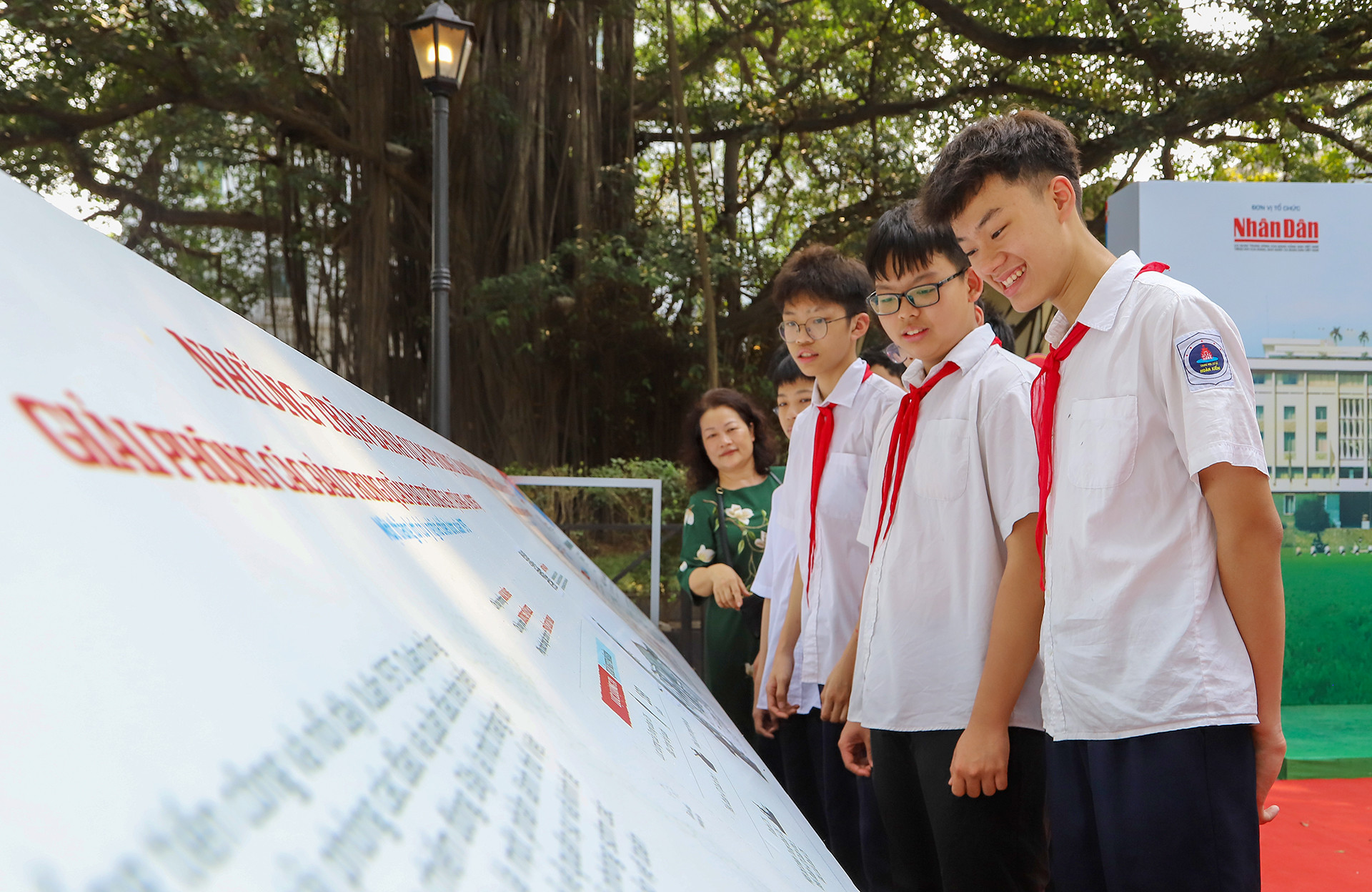 Các em được tìm hiểu về những trận đánh quan trọng góp phần làm nên Đại thắng mùa Xuân 1975. Các em được tìm hiểu về những trận đánh quan trọng góp phần làm nên Đại thắng mùa Xuân 1975.