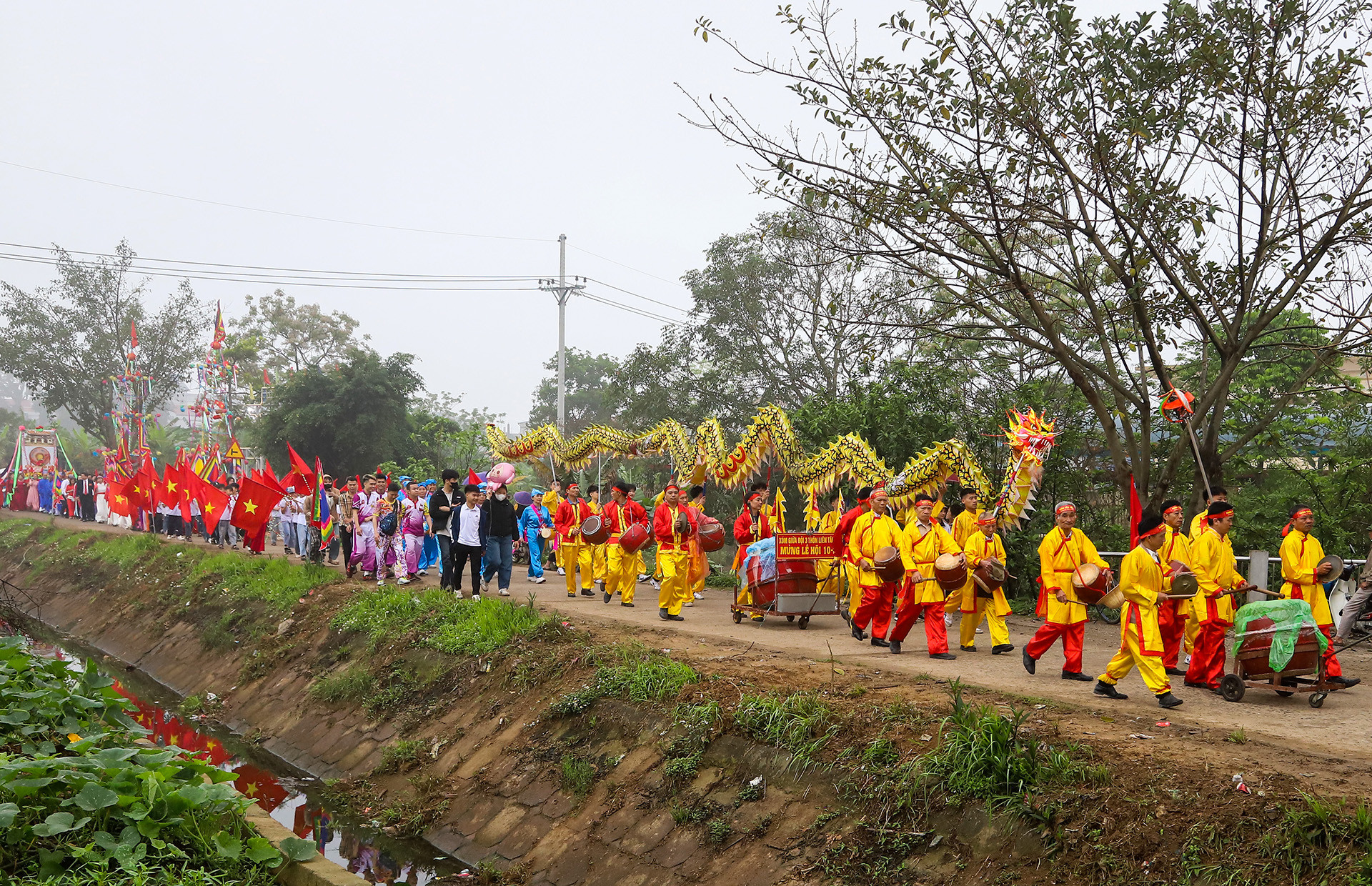 [Ảnh] Độc đáo các trò chơi dân gian tại Lễ hội làng Chuông ảnh 1