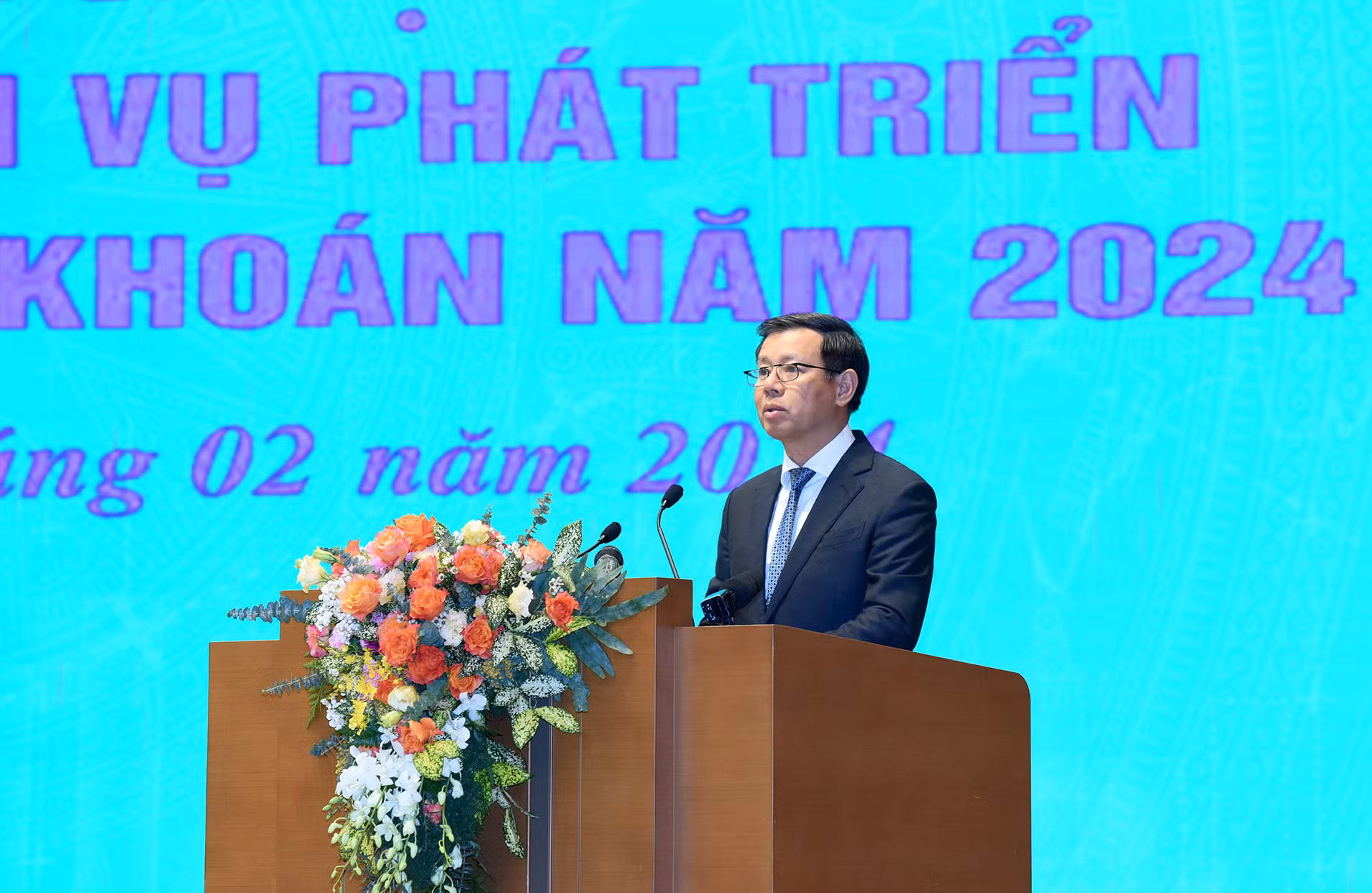 Ông Nguyễn Việt Quang, Tổng Giám đốc Vingroup tham luận về chủ đề: Huy động vốn qua thị trường chứng khoán: Kênh huy động vốn không thể thiếu đối với doanh nghiệp.